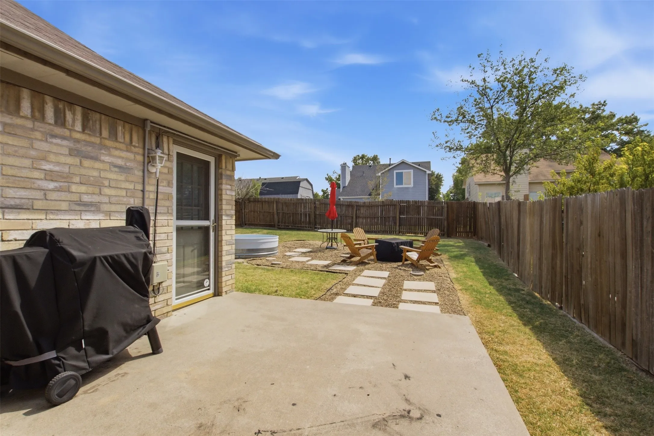 Single Family Residence For Sale in Tarrant County , 10117 Leatherwood Drive, Fort Worth, Texas 76108, 3 Bedroom, 2 Bathroom, 2 Garage spaces, 1,323 Sqft, built in 1987, mls#21381486, Real Estate Agent in Fort Worth, Homes For Sale in Tarrant county, Homes For Sale in Fort Worth, Realtor in Fort Worth Texas, Real Estate Brokerage Independent Realty Texas, Luminita Cordes Realtor