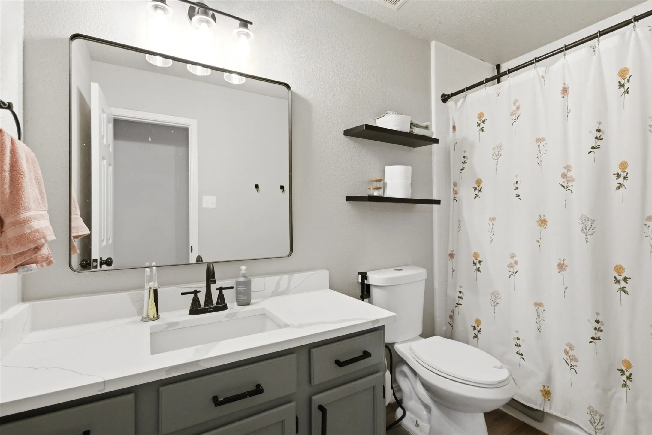 Single Family Residence For Sale in Tarrant County , 10117 Leatherwood Drive, Fort Worth, Texas 76108, 3 Bedroom, 2 Bathroom, 2 Garage spaces, 1,323 Sqft, built in 1987, mls#21381486, Real Estate Agent in Fort Worth, Homes For Sale in Tarrant county, Homes For Sale in Fort Worth, Realtor in Fort Worth Texas, Real Estate Brokerage Independent Realty Texas, Luminita Cordes Realtor
