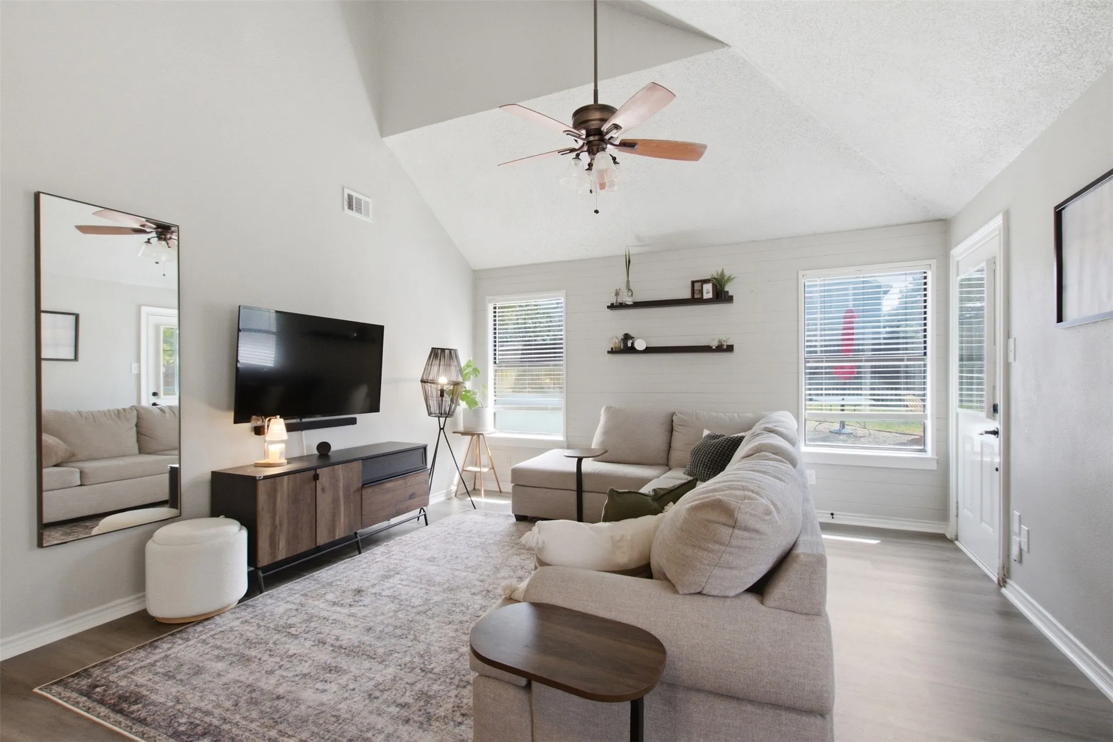 Single Family Residence For Sale in Tarrant County , 10117 Leatherwood Drive, Fort Worth, Texas 76108, 3 Bedroom, 2 Bathroom, 2 Garage spaces, 1,323 Sqft, built in 1987, mls#21381486, Real Estate Agent in Fort Worth, Homes For Sale in Tarrant county, Homes For Sale in Fort Worth, Realtor in Fort Worth Texas, Real Estate Brokerage Independent Realty Texas, Luminita Cordes Realtor