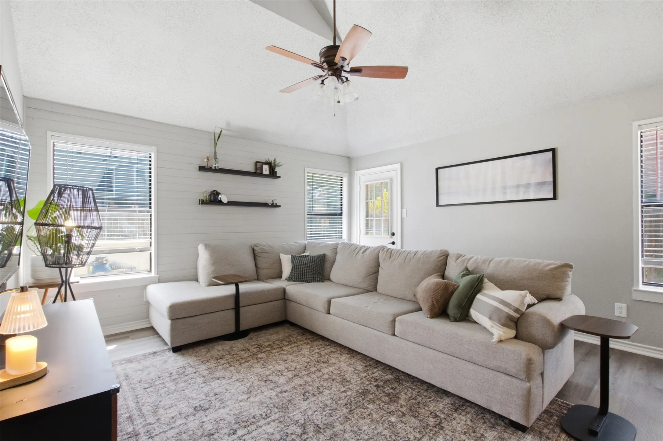 Single Family Residence For Sale in Tarrant County , 10117 Leatherwood Drive, Fort Worth, Texas 76108, 3 Bedroom, 2 Bathroom, 2 Garage spaces, 1,323 Sqft, built in 1987, mls#21381486, Real Estate Agent in Fort Worth, Homes For Sale in Tarrant county, Homes For Sale in Fort Worth, Realtor in Fort Worth Texas, Real Estate Brokerage Independent Realty Texas, Luminita Cordes Realtor