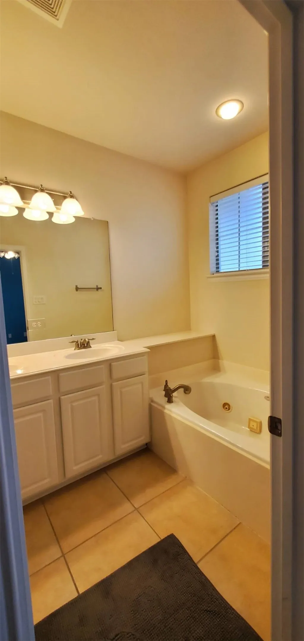 Townhouse For Rent in Dallas County , 145 Sonoma Creek Lane, Richardson, Texas 75081, 2 Bedroom, 3 Bathroom, 2 Garage spaces, 1,685 Sqft, built in 2006, mls#21383222, Real Estate Agent in Richardson, Homes For Rent in Dallas county, Homes For Rent in Richardson, Realtor in Richardson Texas, Real Estate Brokerage Independent Realty Texas, Luminita Cordes Realtor
