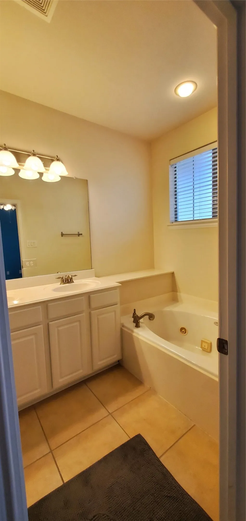 Townhouse For Rent in Dallas County , 145 Sonoma Creek Lane, Richardson, Texas 75081, 2 Bedroom, 3 Bathroom, 2 Garage spaces, 1,685 Sqft, built in 2006, mls#21383222, Real Estate Agent in Richardson, Homes For Rent in Dallas county, Homes For Rent in Richardson, Realtor in Richardson Texas, Real Estate Brokerage Independent Realty Texas, Luminita Cordes Realtor