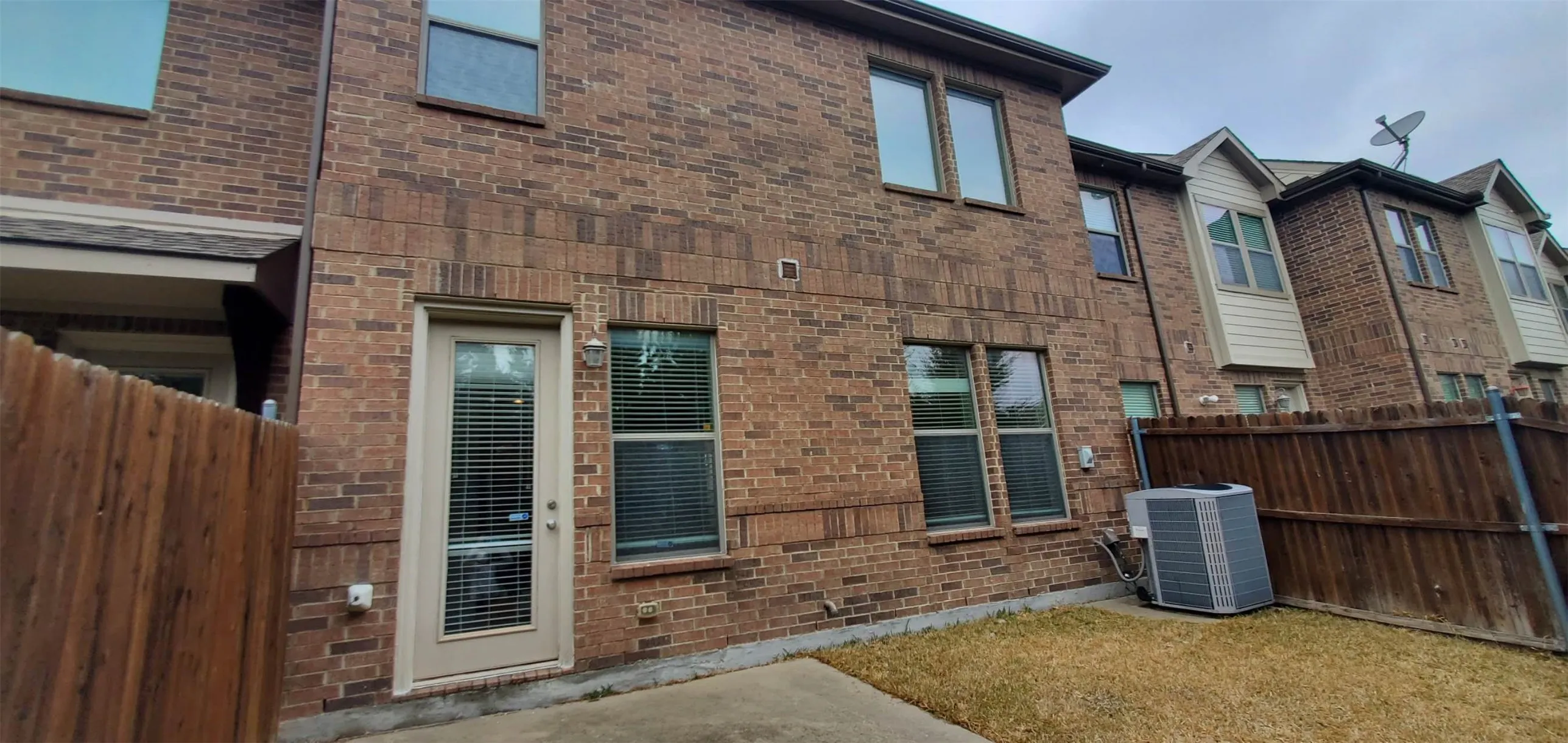 Townhouse For Rent in Dallas County , 145 Sonoma Creek Lane, Richardson, Texas 75081, 2 Bedroom, 3 Bathroom, 2 Garage spaces, 1,685 Sqft, built in 2006, mls#21383222, Real Estate Agent in Richardson, Homes For Rent in Dallas county, Homes For Rent in Richardson, Realtor in Richardson Texas, Real Estate Brokerage Independent Realty Texas, Luminita Cordes Realtor