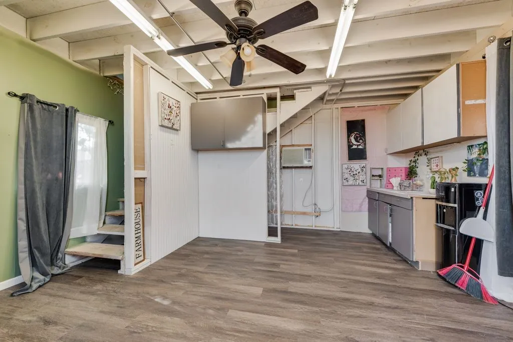 Single Family Residence For Sale in Ellis County , 2121 N Mockingbird Lane, Midlothian, Texas 76065, 3 Bedroom, 3 Bathroom, 2 Garage spaces, 2,355 Sqft, built in 2012, mls#21383223, Real Estate Agent in Midlothian, Homes For Sale in Ellis county, Homes For Sale in Midlothian, Realtor in Midlothian Texas, Real Estate Brokerage Independent Realty Texas, Luminita Cordes Realtor