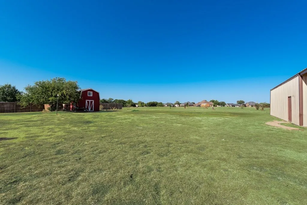 Single Family Residence For Sale in Ellis County , 2121 N Mockingbird Lane, Midlothian, Texas 76065, 3 Bedroom, 3 Bathroom, 2 Garage spaces, 2,355 Sqft, built in 2012, mls#21383223, Real Estate Agent in Midlothian, Homes For Sale in Ellis county, Homes For Sale in Midlothian, Realtor in Midlothian Texas, Real Estate Brokerage Independent Realty Texas, Luminita Cordes Realtor