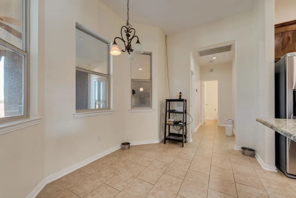 Single Family Residence For Sale in Ellis County , 2121 N Mockingbird Lane, Midlothian, Texas 76065, 3 Bedroom, 3 Bathroom, 2 Garage spaces, 2,355 Sqft, built in 2012, mls#21383223, Real Estate Agent in Midlothian, Homes For Sale in Ellis county, Homes For Sale in Midlothian, Realtor in Midlothian Texas, Real Estate Brokerage Independent Realty Texas, Luminita Cordes Realtor
