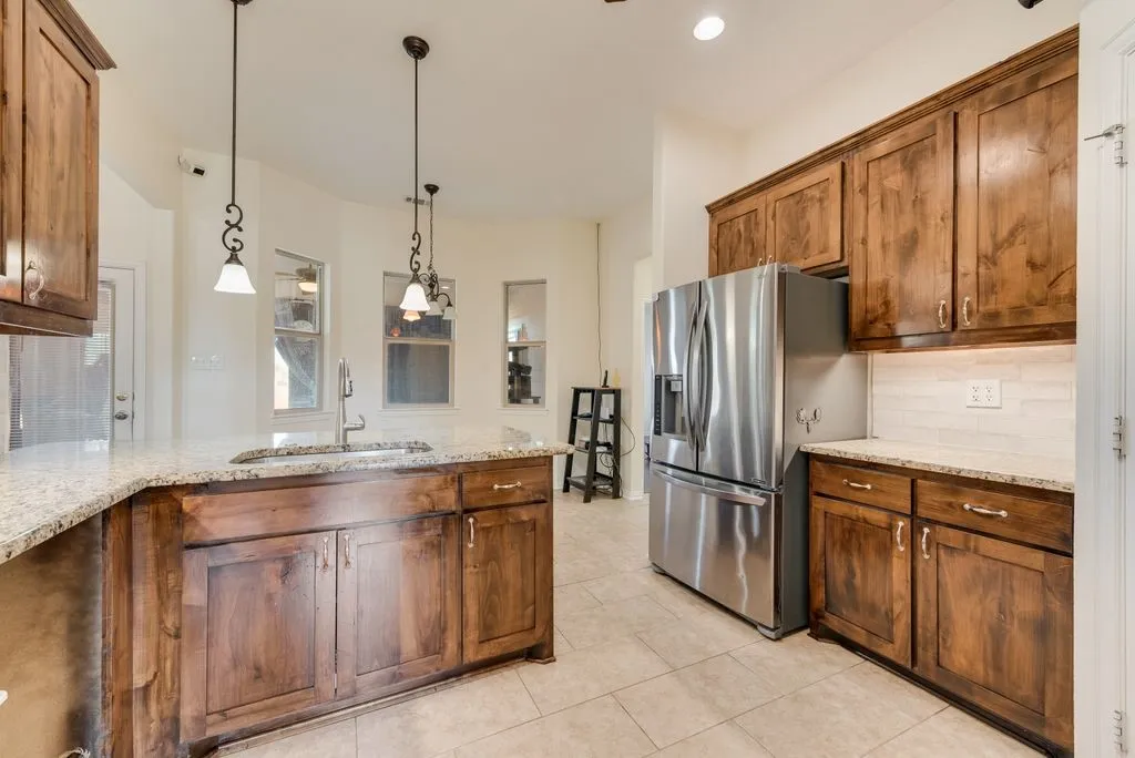 Single Family Residence For Sale in Ellis County , 2121 N Mockingbird Lane, Midlothian, Texas 76065, 3 Bedroom, 3 Bathroom, 2 Garage spaces, 2,355 Sqft, built in 2012, mls#21383223, Real Estate Agent in Midlothian, Homes For Sale in Ellis county, Homes For Sale in Midlothian, Realtor in Midlothian Texas, Real Estate Brokerage Independent Realty Texas, Luminita Cordes Realtor
