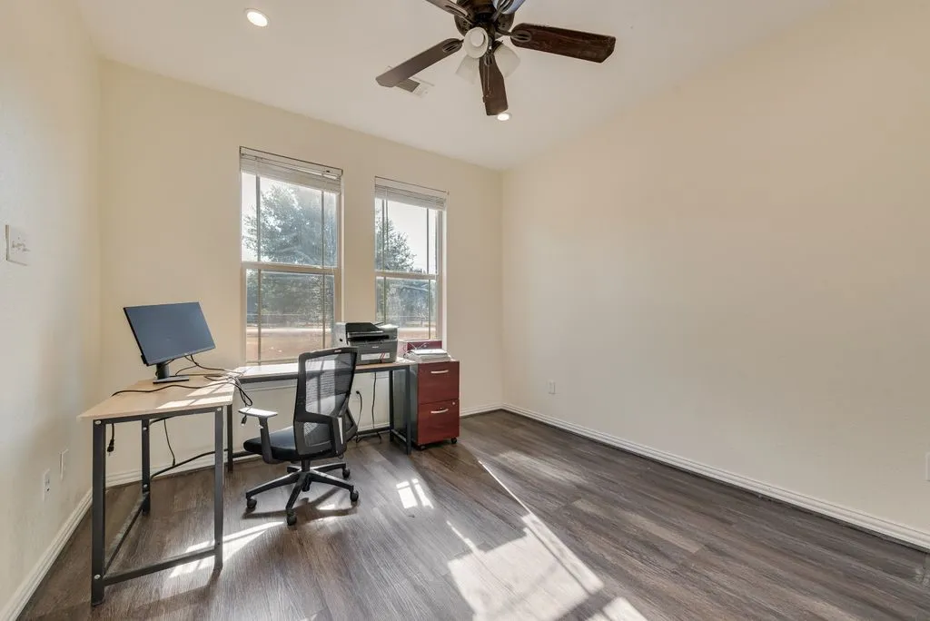 Single Family Residence For Sale in Ellis County , 2121 N Mockingbird Lane, Midlothian, Texas 76065, 3 Bedroom, 3 Bathroom, 2 Garage spaces, 2,355 Sqft, built in 2012, mls#21383223, Real Estate Agent in Midlothian, Homes For Sale in Ellis county, Homes For Sale in Midlothian, Realtor in Midlothian Texas, Real Estate Brokerage Independent Realty Texas, Luminita Cordes Realtor