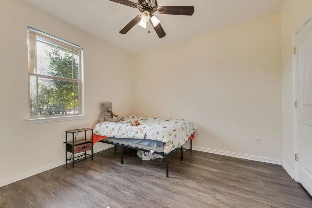 Single Family Residence For Sale in Ellis County , 2121 N Mockingbird Lane, Midlothian, Texas 76065, 3 Bedroom, 3 Bathroom, 2 Garage spaces, 2,355 Sqft, built in 2012, mls#21383223, Real Estate Agent in Midlothian, Homes For Sale in Ellis county, Homes For Sale in Midlothian, Realtor in Midlothian Texas, Real Estate Brokerage Independent Realty Texas, Luminita Cordes Realtor