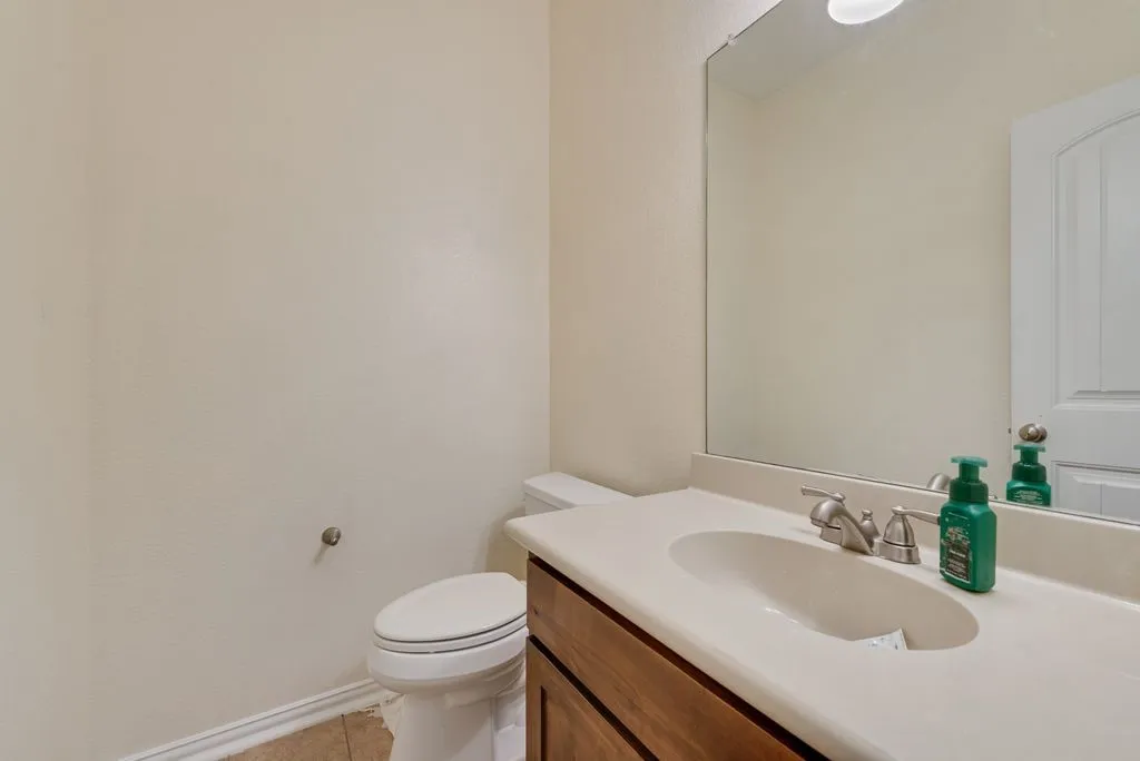Single Family Residence For Sale in Ellis County , 2121 N Mockingbird Lane, Midlothian, Texas 76065, 3 Bedroom, 3 Bathroom, 2 Garage spaces, 2,355 Sqft, built in 2012, mls#21383223, Real Estate Agent in Midlothian, Homes For Sale in Ellis county, Homes For Sale in Midlothian, Realtor in Midlothian Texas, Real Estate Brokerage Independent Realty Texas, Luminita Cordes Realtor