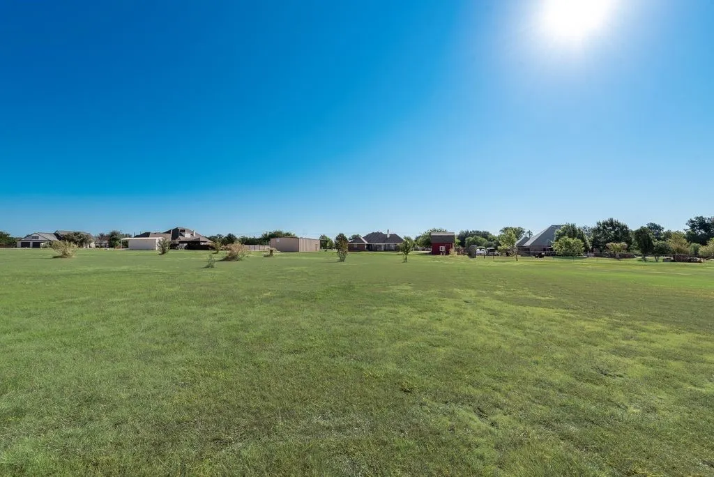 Single Family Residence For Sale in Ellis County , 2121 N Mockingbird Lane, Midlothian, Texas 76065, 3 Bedroom, 3 Bathroom, 2 Garage spaces, 2,355 Sqft, built in 2012, mls#21383223, Real Estate Agent in Midlothian, Homes For Sale in Ellis county, Homes For Sale in Midlothian, Realtor in Midlothian Texas, Real Estate Brokerage Independent Realty Texas, Luminita Cordes Realtor