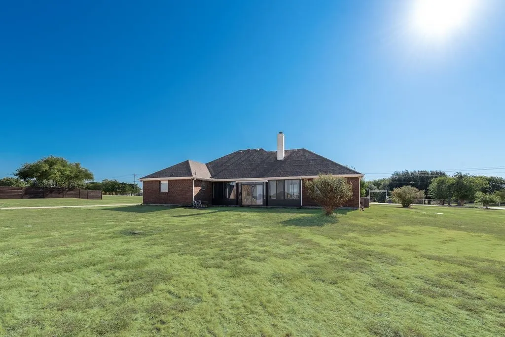 Single Family Residence For Sale in Ellis County , 2121 N Mockingbird Lane, Midlothian, Texas 76065, 3 Bedroom, 3 Bathroom, 2 Garage spaces, 2,355 Sqft, built in 2012, mls#21383223, Real Estate Agent in Midlothian, Homes For Sale in Ellis county, Homes For Sale in Midlothian, Realtor in Midlothian Texas, Real Estate Brokerage Independent Realty Texas, Luminita Cordes Realtor
