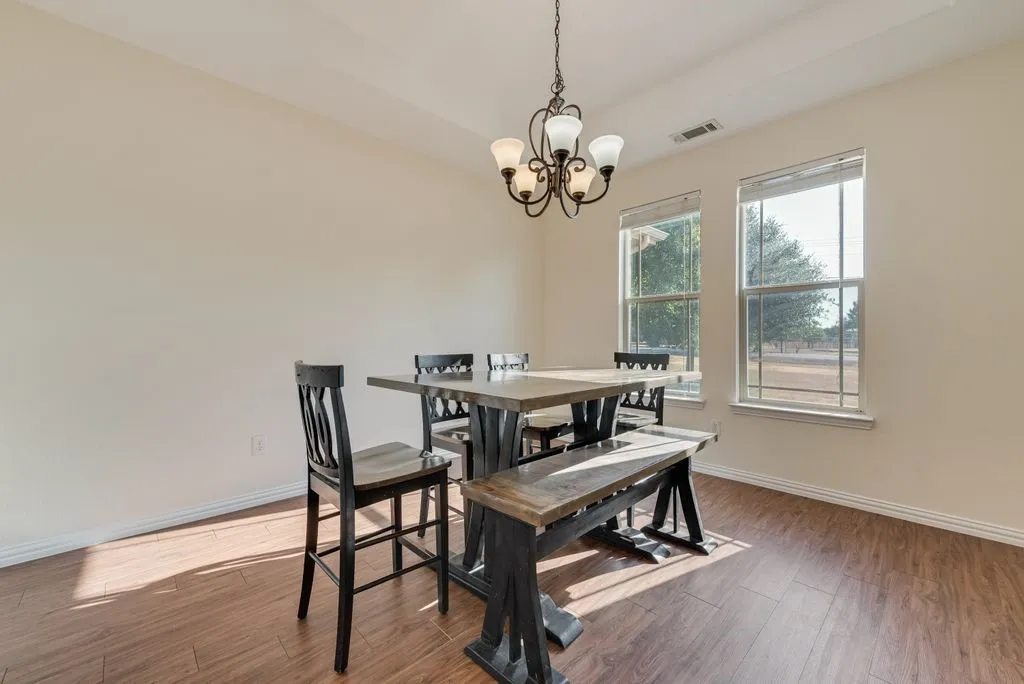Single Family Residence For Sale in Ellis County , 2121 N Mockingbird Lane, Midlothian, Texas 76065, 3 Bedroom, 3 Bathroom, 2 Garage spaces, 2,355 Sqft, built in 2012, mls#21383223, Real Estate Agent in Midlothian, Homes For Sale in Ellis county, Homes For Sale in Midlothian, Realtor in Midlothian Texas, Real Estate Brokerage Independent Realty Texas, Luminita Cordes Realtor