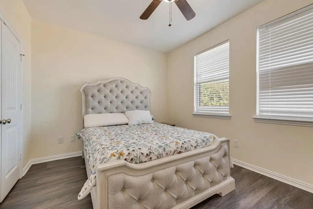 Single Family Residence For Sale in Ellis County , 2121 N Mockingbird Lane, Midlothian, Texas 76065, 3 Bedroom, 3 Bathroom, 2 Garage spaces, 2,355 Sqft, built in 2012, mls#21383223, Real Estate Agent in Midlothian, Homes For Sale in Ellis county, Homes For Sale in Midlothian, Realtor in Midlothian Texas, Real Estate Brokerage Independent Realty Texas, Luminita Cordes Realtor