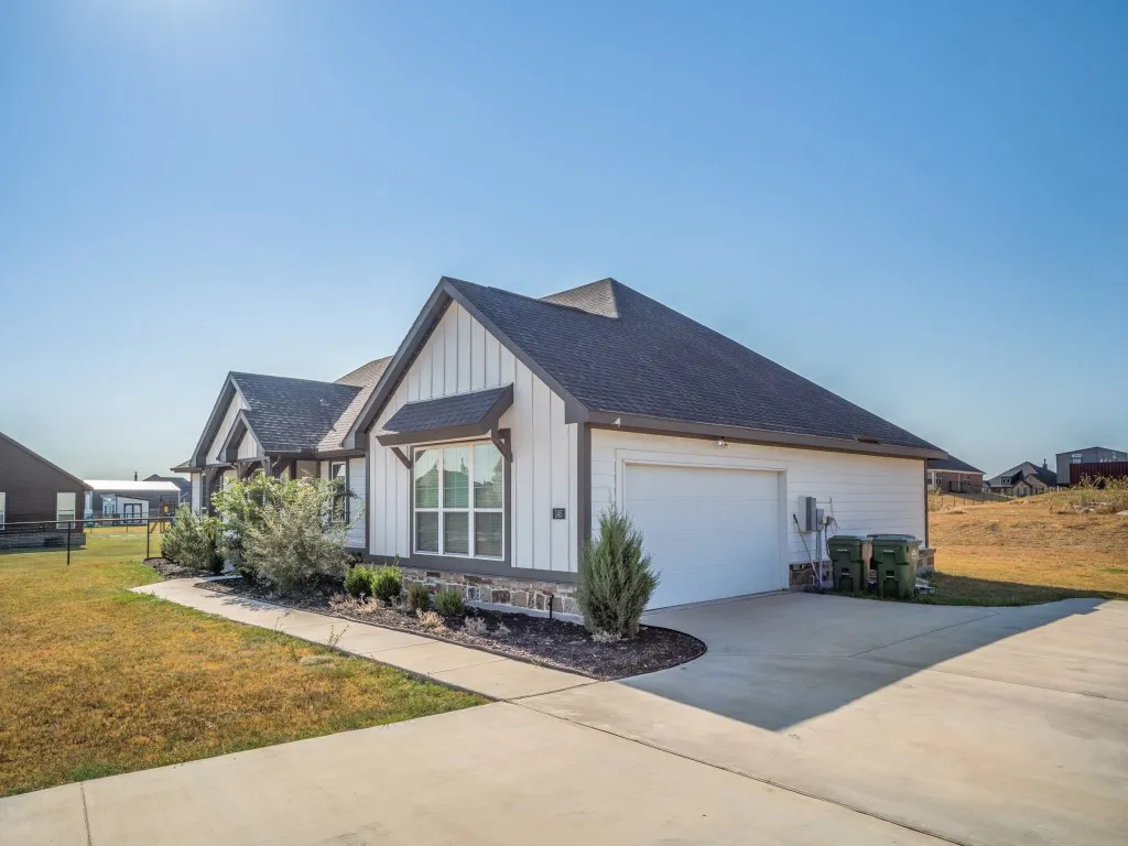 Single Family Residence For Sale in Wise County , 145 Prairie Meadows Court, Rhome, Texas 76078, 3 Bedroom, 2 Bathroom, 2 Garage spaces, 2,032 Sqft, built in 2021, mls#21382172, Real Estate Agent in Rhome, Homes For Sale in Wise county, Homes For Sale in Rhome, Realtor in Rhome Texas, Real Estate Brokerage Independent Realty Texas, Luminita Cordes Realtor