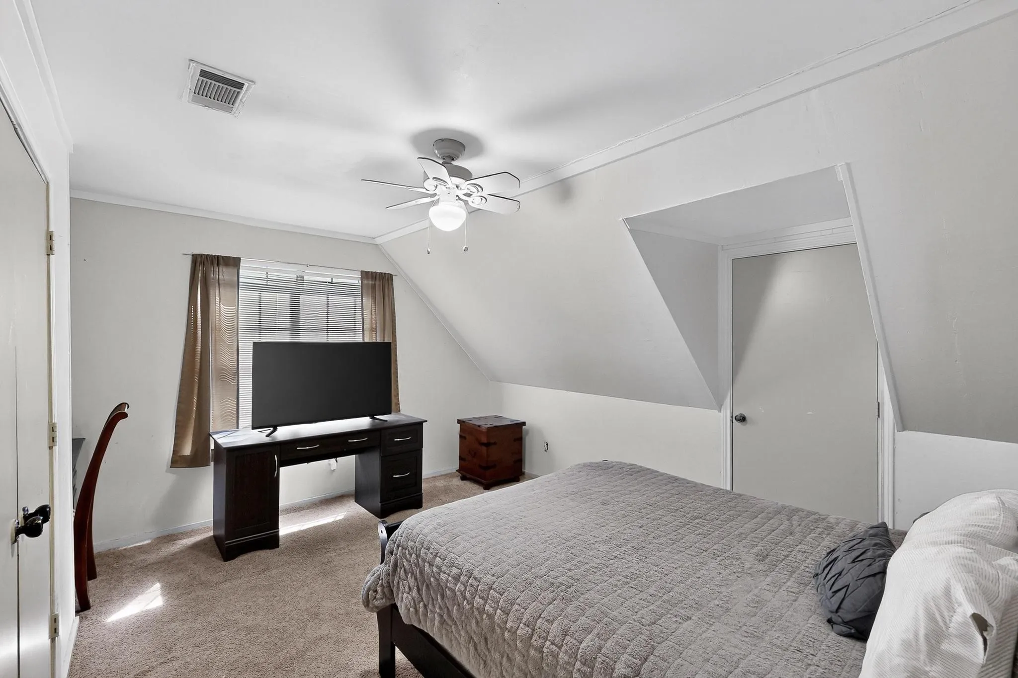 Single Family Residence For Sale in Dallas County , 277 Creekwood Drive, Lancaster, Texas 75146, 4 Bedroom, 3 Bathroom, 2 Garage spaces, 3,284 Sqft, built in 1978, mls#21382511, Real Estate Agent in Lancaster, Homes For Sale in Dallas county, Homes For Sale in Lancaster, Realtor in Lancaster Texas, Real Estate Brokerage Independent Realty Texas, Luminita Cordes Realtor