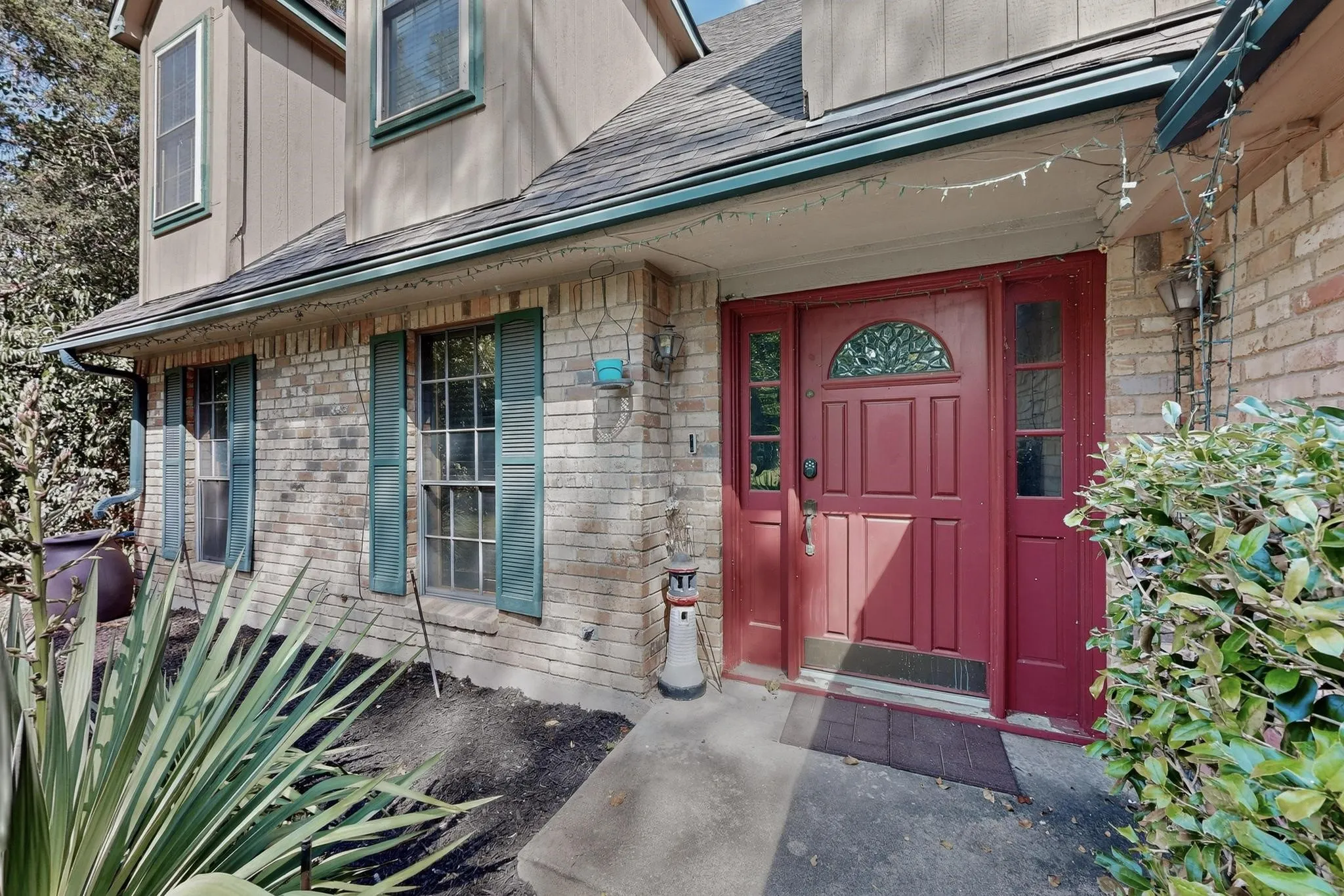 Single Family Residence For Sale in Dallas County , 277 Creekwood Drive, Lancaster, Texas 75146, 4 Bedroom, 3 Bathroom, 2 Garage spaces, 3,284 Sqft, built in 1978, mls#21382511, Real Estate Agent in Lancaster, Homes For Sale in Dallas county, Homes For Sale in Lancaster, Realtor in Lancaster Texas, Real Estate Brokerage Independent Realty Texas, Luminita Cordes Realtor