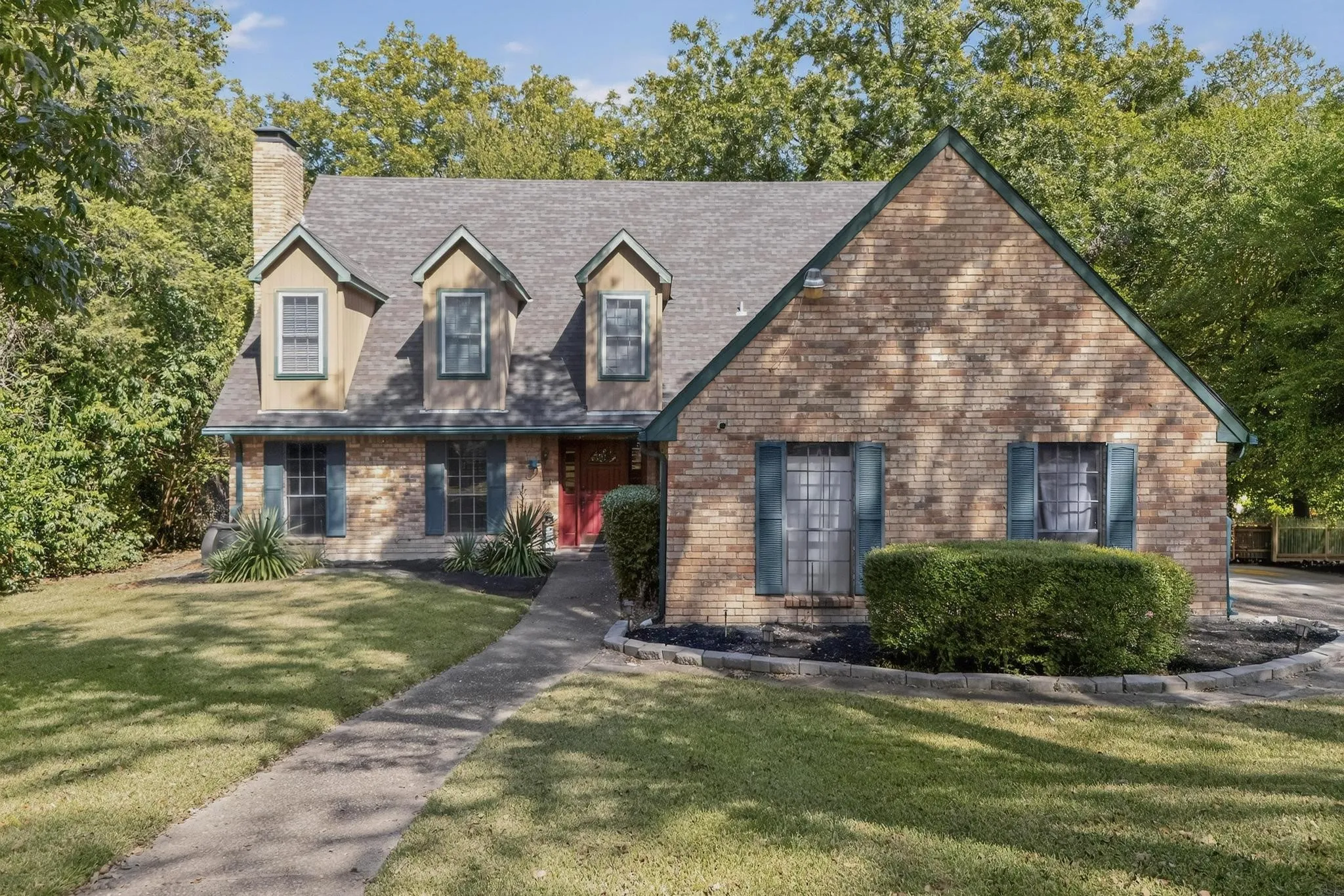 Single Family Residence For Sale in Dallas County , 277 Creekwood Drive, Lancaster, Texas 75146, 4 Bedroom, 3 Bathroom, 2 Garage spaces, 3,284 Sqft, built in 1978, mls#21382511, Real Estate Agent in Lancaster, Homes For Sale in Dallas county, Homes For Sale in Lancaster, Realtor in Lancaster Texas, Real Estate Brokerage Independent Realty Texas, Luminita Cordes Realtor