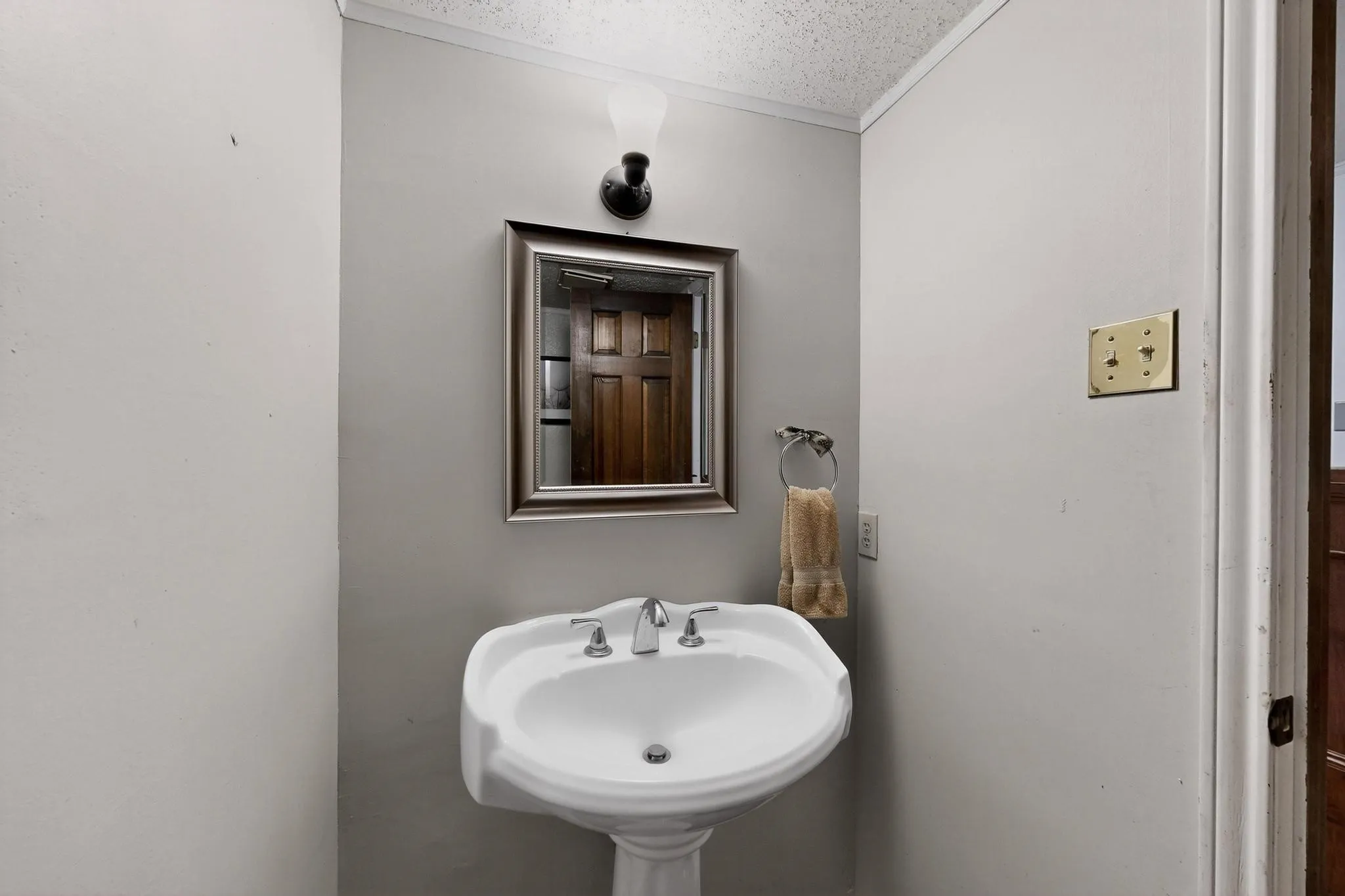 1/2 bath downstairs