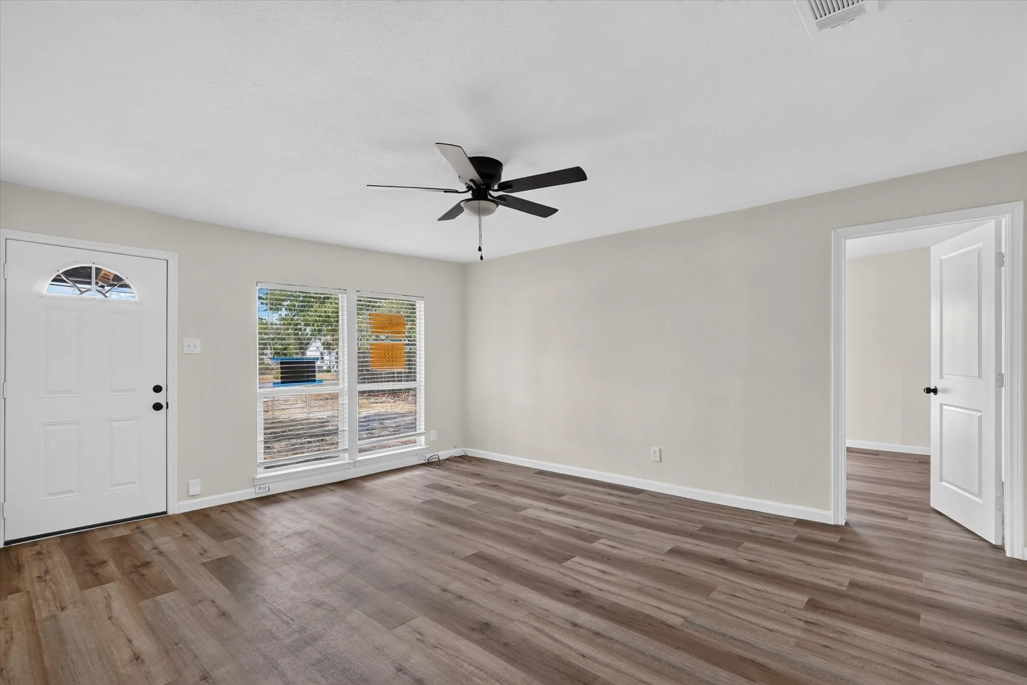 Single Family Residence For Sale in Dallas County , 2622 Crystal Drive, Balch Springs, Texas 75180, 4 Bedroom, 2 Bathroom, Garage spaces, 1,026 Sqft, built in 1950, mls#21382711, Real Estate Agent in Balch Springs, Homes For Sale in Dallas county, Homes For Sale in Balch Springs, Realtor in Balch Springs Texas, Real Estate Brokerage Independent Realty Texas, Luminita Cordes Realtor
