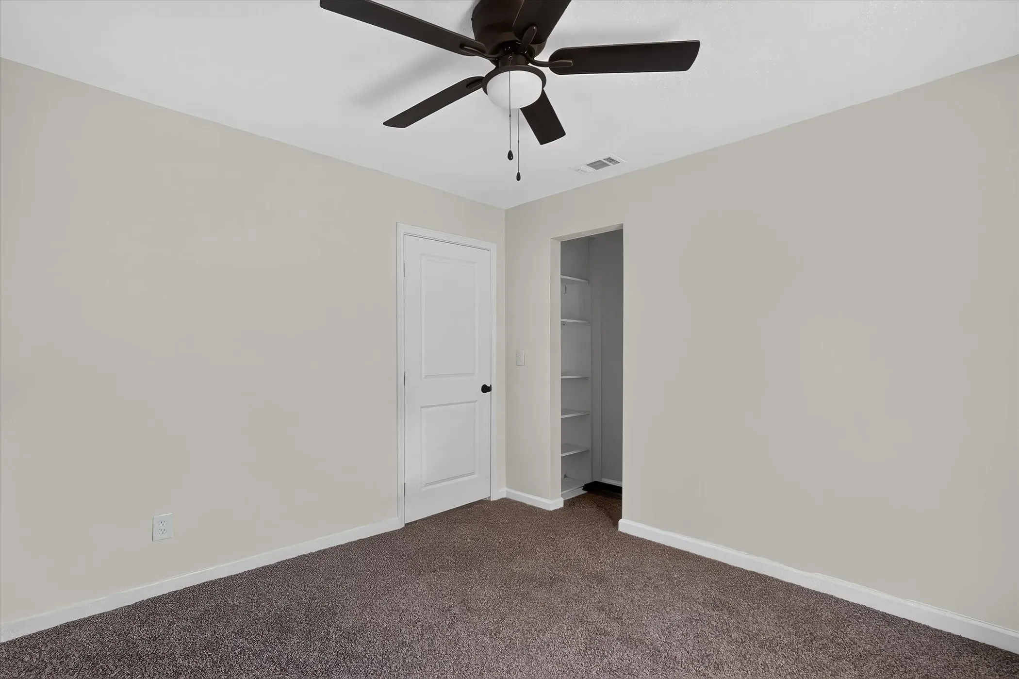 Single Family Residence For Sale in Dallas County , 2622 Crystal Drive, Balch Springs, Texas 75180, 4 Bedroom, 2 Bathroom, Garage spaces, 1,026 Sqft, built in 1950, mls#21382711, Real Estate Agent in Balch Springs, Homes For Sale in Dallas county, Homes For Sale in Balch Springs, Realtor in Balch Springs Texas, Real Estate Brokerage Independent Realty Texas, Luminita Cordes Realtor