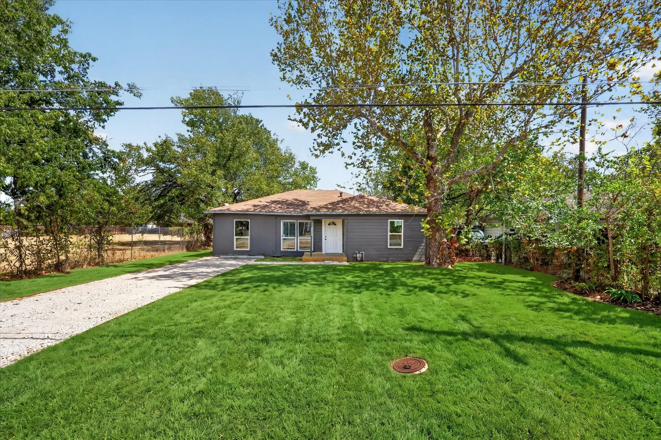 Single Family Residence For Sale in Dallas County , 2622 Crystal Drive, Balch Springs, Texas 75180, 4 Bedroom, 2 Bathroom, Garage spaces, 1,026 Sqft, built in 1950, mls#21382711, Real Estate Agent in Balch Springs, Homes For Sale in Dallas county, Homes For Sale in Balch Springs, Realtor in Balch Springs Texas, Real Estate Brokerage Independent Realty Texas, Luminita Cordes Realtor