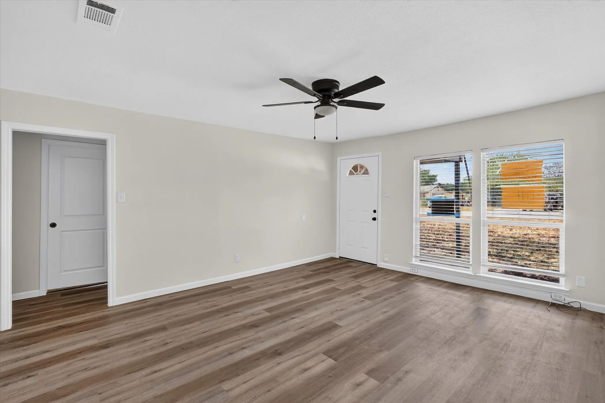 Single Family Residence For Sale in Dallas County , 2622 Crystal Drive, Balch Springs, Texas 75180, 4 Bedroom, 2 Bathroom, Garage spaces, 1,026 Sqft, built in 1950, mls#21382711, Real Estate Agent in Balch Springs, Homes For Sale in Dallas county, Homes For Sale in Balch Springs, Realtor in Balch Springs Texas, Real Estate Brokerage Independent Realty Texas, Luminita Cordes Realtor