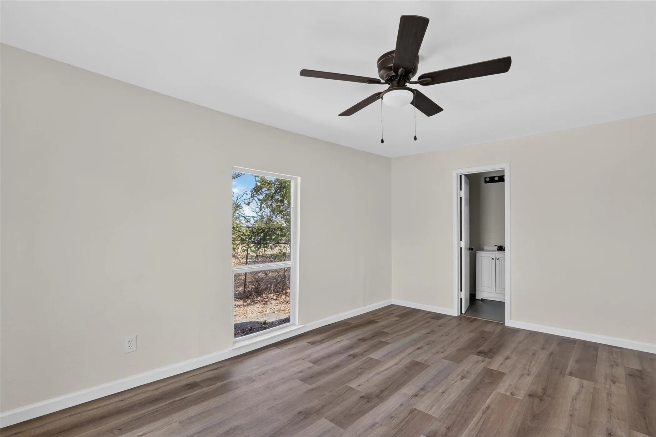 Single Family Residence For Sale in Dallas County , 2622 Crystal Drive, Balch Springs, Texas 75180, 4 Bedroom, 2 Bathroom, Garage spaces, 1,026 Sqft, built in 1950, mls#21382711, Real Estate Agent in Balch Springs, Homes For Sale in Dallas county, Homes For Sale in Balch Springs, Realtor in Balch Springs Texas, Real Estate Brokerage Independent Realty Texas, Luminita Cordes Realtor