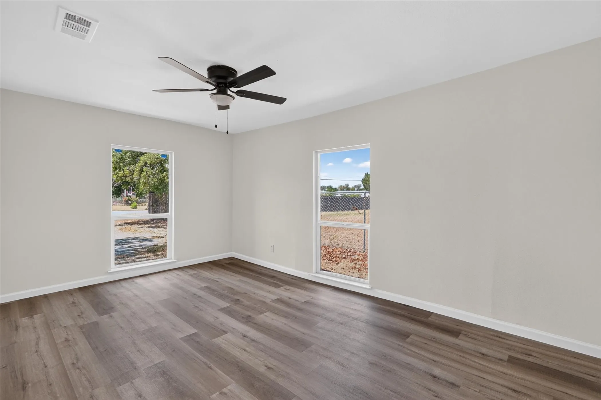 Single Family Residence For Sale in Dallas County , 2622 Crystal Drive, Balch Springs, Texas 75180, 4 Bedroom, 2 Bathroom, Garage spaces, 1,026 Sqft, built in 1950, mls#21382711, Real Estate Agent in Balch Springs, Homes For Sale in Dallas county, Homes For Sale in Balch Springs, Realtor in Balch Springs Texas, Real Estate Brokerage Independent Realty Texas, Luminita Cordes Realtor