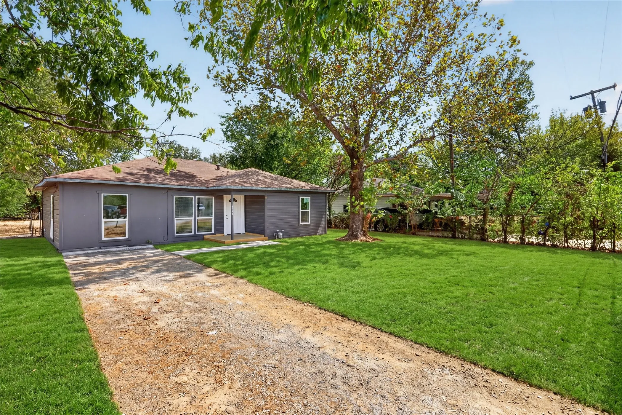 Single Family Residence For Sale in Dallas County , 2622 Crystal Drive, Balch Springs, Texas 75180, 4 Bedroom, 2 Bathroom, Garage spaces, 1,026 Sqft, built in 1950, mls#21382711, Real Estate Agent in Balch Springs, Homes For Sale in Dallas county, Homes For Sale in Balch Springs, Realtor in Balch Springs Texas, Real Estate Brokerage Independent Realty Texas, Luminita Cordes Realtor