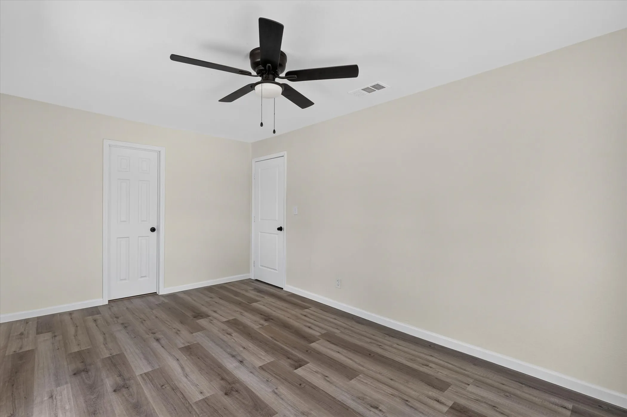 Single Family Residence For Sale in Dallas County , 2622 Crystal Drive, Balch Springs, Texas 75180, 4 Bedroom, 2 Bathroom, Garage spaces, 1,026 Sqft, built in 1950, mls#21382711, Real Estate Agent in Balch Springs, Homes For Sale in Dallas county, Homes For Sale in Balch Springs, Realtor in Balch Springs Texas, Real Estate Brokerage Independent Realty Texas, Luminita Cordes Realtor