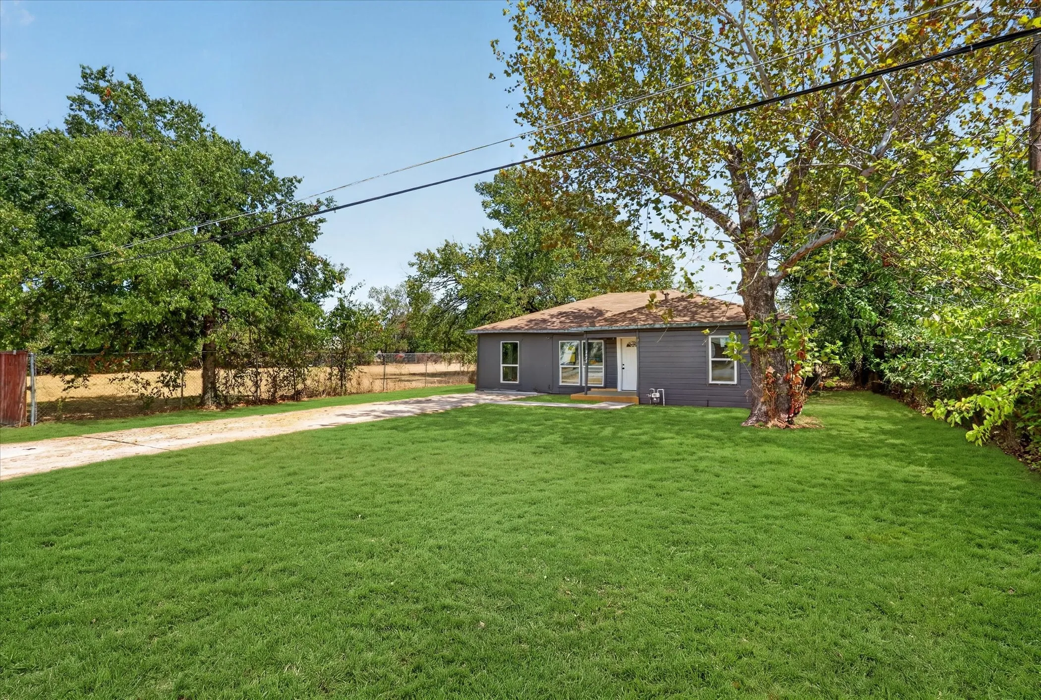Single Family Residence For Sale in Dallas County , 2622 Crystal Drive, Balch Springs, Texas 75180, 4 Bedroom, 2 Bathroom, Garage spaces, 1,026 Sqft, built in 1950, mls#21382711, Real Estate Agent in Balch Springs, Homes For Sale in Dallas county, Homes For Sale in Balch Springs, Realtor in Balch Springs Texas, Real Estate Brokerage Independent Realty Texas, Luminita Cordes Realtor