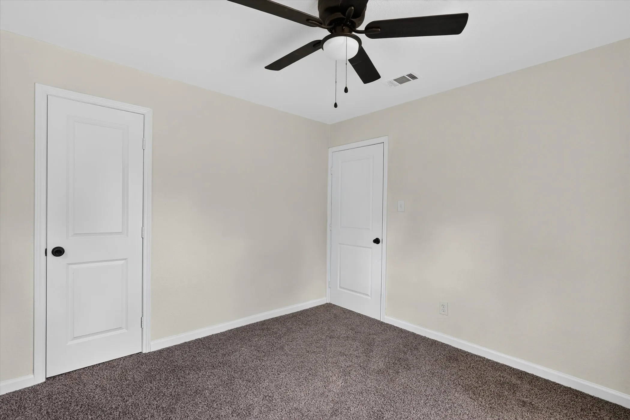 Single Family Residence For Sale in Dallas County , 2622 Crystal Drive, Balch Springs, Texas 75180, 4 Bedroom, 2 Bathroom, Garage spaces, 1,026 Sqft, built in 1950, mls#21382711, Real Estate Agent in Balch Springs, Homes For Sale in Dallas county, Homes For Sale in Balch Springs, Realtor in Balch Springs Texas, Real Estate Brokerage Independent Realty Texas, Luminita Cordes Realtor