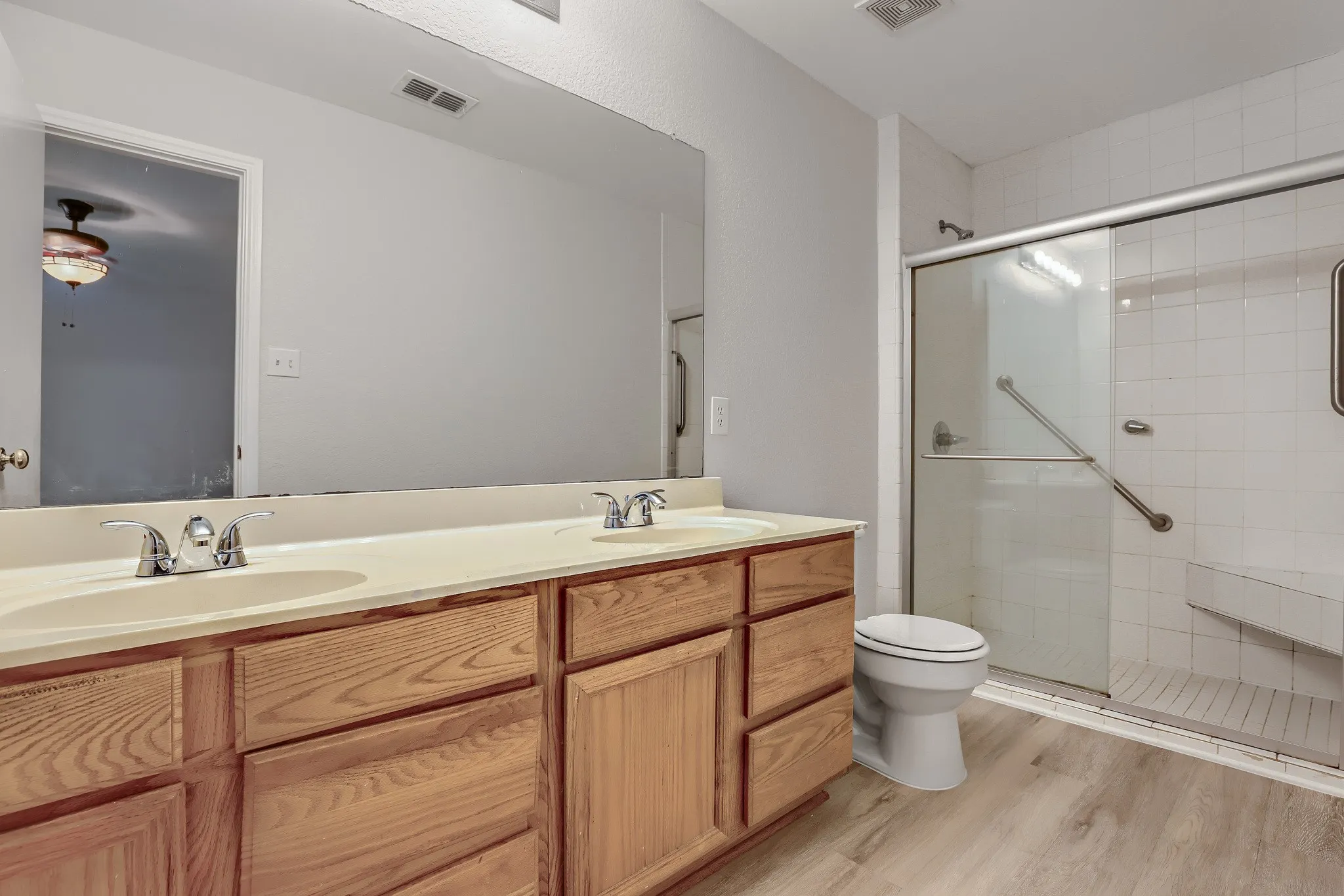 Single Family Residence For Sale in Tarrant County , 2428 Winford Drive, Grand Prairie, Texas 75052, 3 Bedroom, 2 Bathroom, 2 Garage spaces, 1,592 Sqft, built in 1998, mls#21377976, Real Estate Agent in Grand Prairie, Homes For Sale in Tarrant county, Homes For Sale in Grand Prairie, Realtor in Grand Prairie Texas, Real Estate Brokerage Independent Realty Texas, Luminita Cordes Realtor