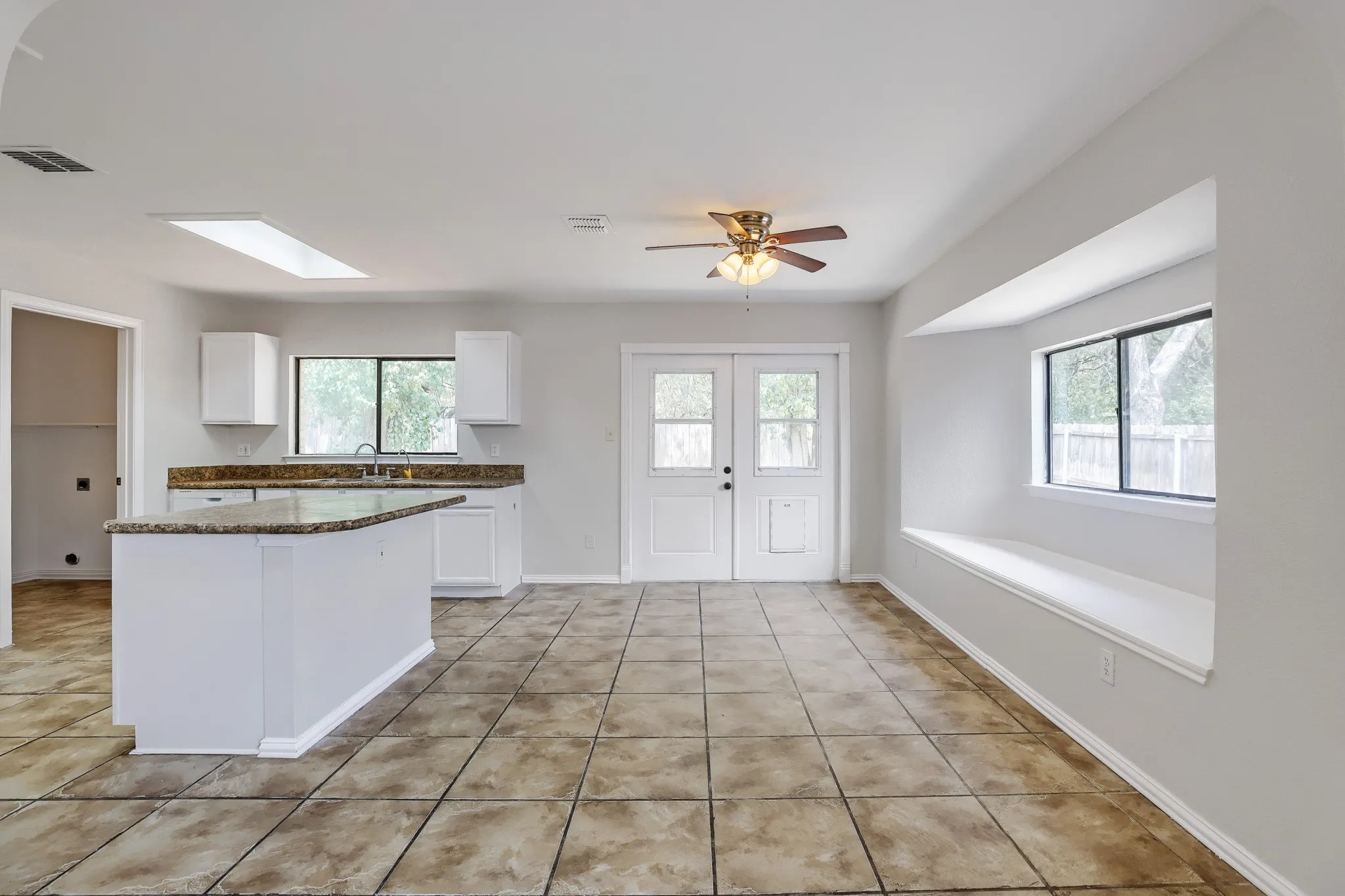Single Family Residence For Sale in Tarrant County , 2428 Winford Drive, Grand Prairie, Texas 75052, 3 Bedroom, 2 Bathroom, 2 Garage spaces, 1,592 Sqft, built in 1998, mls#21377976, Real Estate Agent in Grand Prairie, Homes For Sale in Tarrant county, Homes For Sale in Grand Prairie, Realtor in Grand Prairie Texas, Real Estate Brokerage Independent Realty Texas, Luminita Cordes Realtor