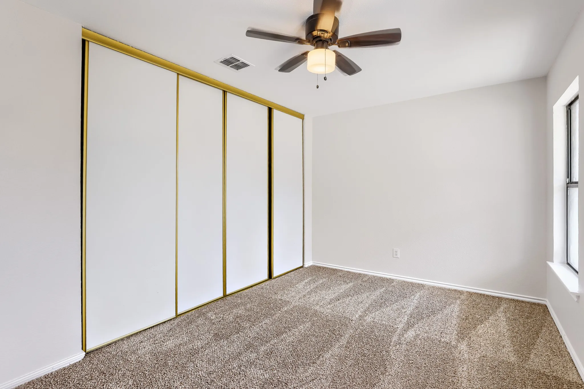 Single Family Residence For Sale in Tarrant County , 2428 Winford Drive, Grand Prairie, Texas 75052, 3 Bedroom, 2 Bathroom, 2 Garage spaces, 1,592 Sqft, built in 1998, mls#21377976, Real Estate Agent in Grand Prairie, Homes For Sale in Tarrant county, Homes For Sale in Grand Prairie, Realtor in Grand Prairie Texas, Real Estate Brokerage Independent Realty Texas, Luminita Cordes Realtor