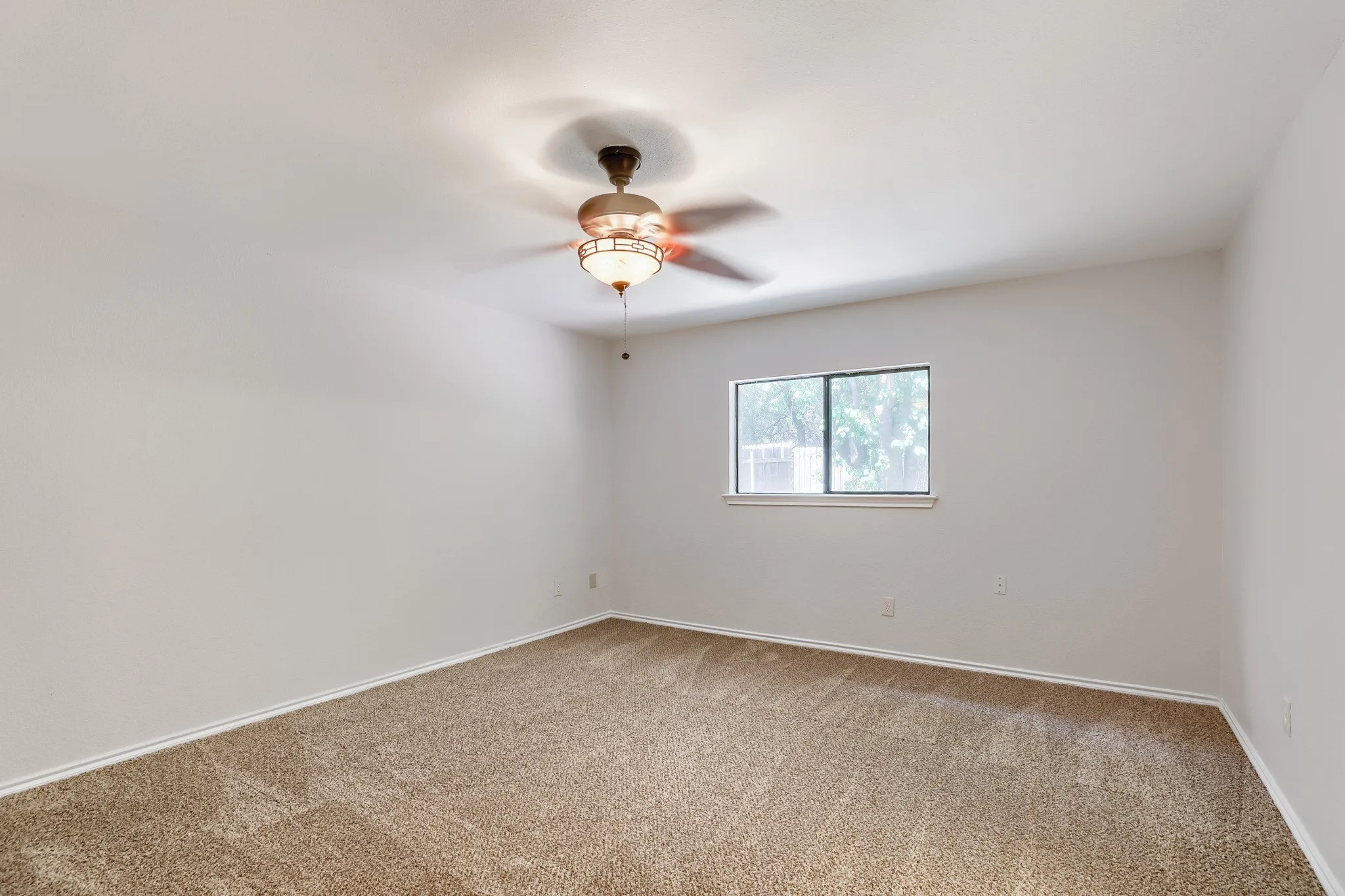 Single Family Residence For Sale in Tarrant County , 2428 Winford Drive, Grand Prairie, Texas 75052, 3 Bedroom, 2 Bathroom, 2 Garage spaces, 1,592 Sqft, built in 1998, mls#21377976, Real Estate Agent in Grand Prairie, Homes For Sale in Tarrant county, Homes For Sale in Grand Prairie, Realtor in Grand Prairie Texas, Real Estate Brokerage Independent Realty Texas, Luminita Cordes Realtor