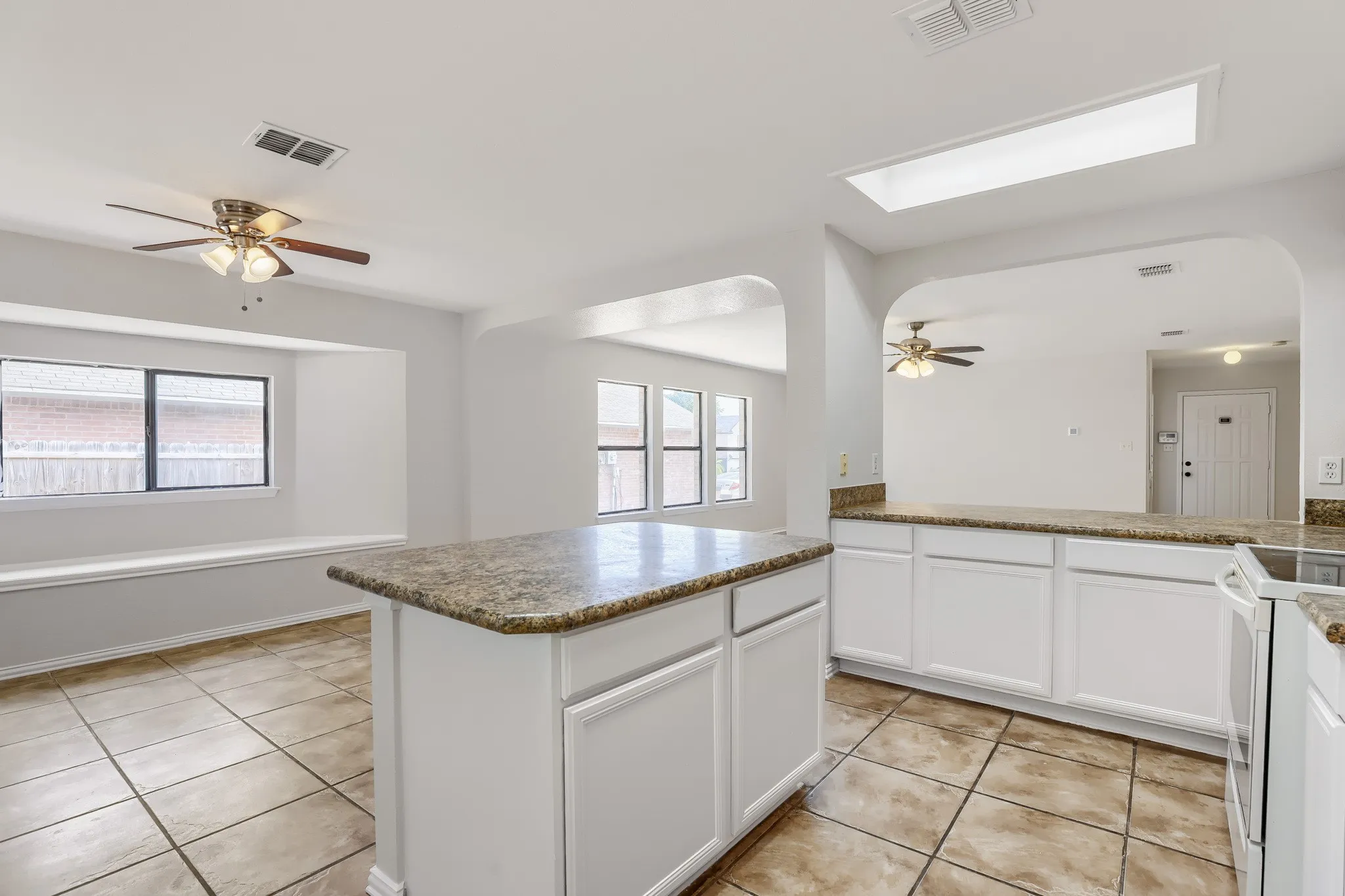 Single Family Residence For Sale in Tarrant County , 2428 Winford Drive, Grand Prairie, Texas 75052, 3 Bedroom, 2 Bathroom, 2 Garage spaces, 1,592 Sqft, built in 1998, mls#21377976, Real Estate Agent in Grand Prairie, Homes For Sale in Tarrant county, Homes For Sale in Grand Prairie, Realtor in Grand Prairie Texas, Real Estate Brokerage Independent Realty Texas, Luminita Cordes Realtor