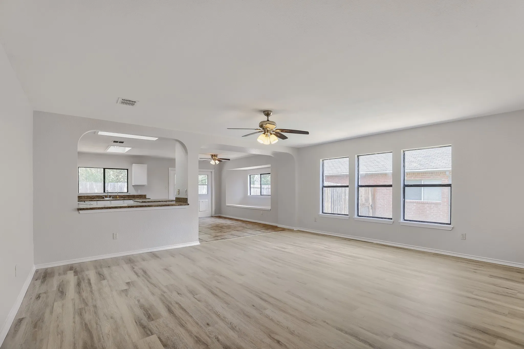 Single Family Residence For Sale in Tarrant County , 2428 Winford Drive, Grand Prairie, Texas 75052, 3 Bedroom, 2 Bathroom, 2 Garage spaces, 1,592 Sqft, built in 1998, mls#21377976, Real Estate Agent in Grand Prairie, Homes For Sale in Tarrant county, Homes For Sale in Grand Prairie, Realtor in Grand Prairie Texas, Real Estate Brokerage Independent Realty Texas, Luminita Cordes Realtor