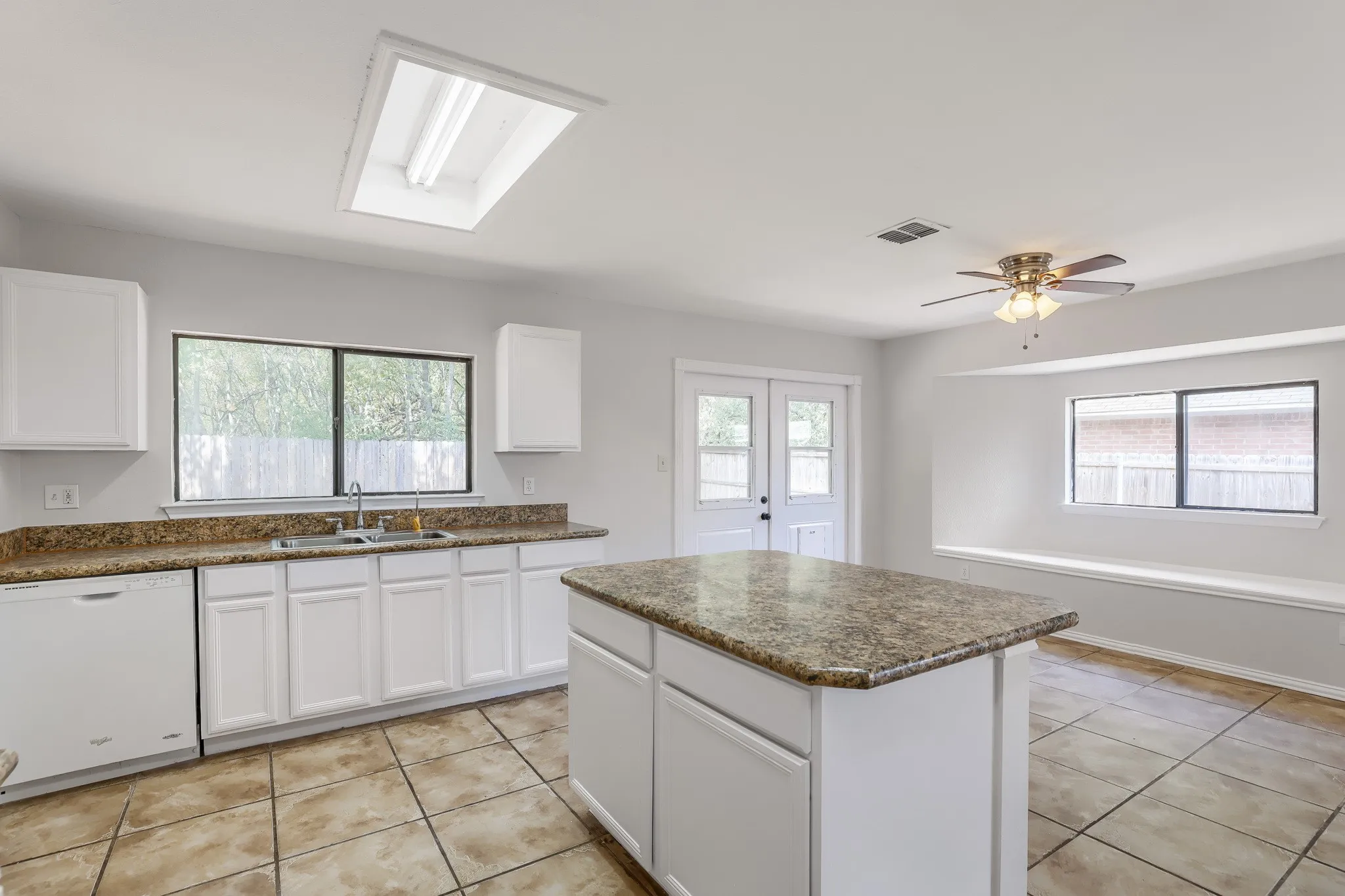 Single Family Residence For Sale in Tarrant County , 2428 Winford Drive, Grand Prairie, Texas 75052, 3 Bedroom, 2 Bathroom, 2 Garage spaces, 1,592 Sqft, built in 1998, mls#21377976, Real Estate Agent in Grand Prairie, Homes For Sale in Tarrant county, Homes For Sale in Grand Prairie, Realtor in Grand Prairie Texas, Real Estate Brokerage Independent Realty Texas, Luminita Cordes Realtor