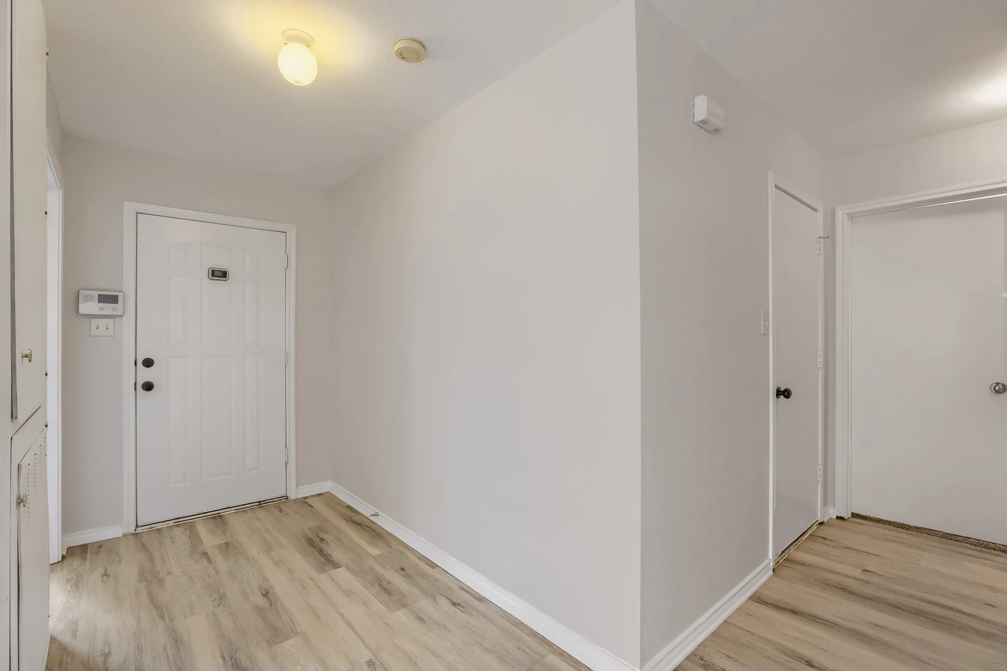 Single Family Residence For Sale in Tarrant County , 2428 Winford Drive, Grand Prairie, Texas 75052, 3 Bedroom, 2 Bathroom, 2 Garage spaces, 1,592 Sqft, built in 1998, mls#21377976, Real Estate Agent in Grand Prairie, Homes For Sale in Tarrant county, Homes For Sale in Grand Prairie, Realtor in Grand Prairie Texas, Real Estate Brokerage Independent Realty Texas, Luminita Cordes Realtor