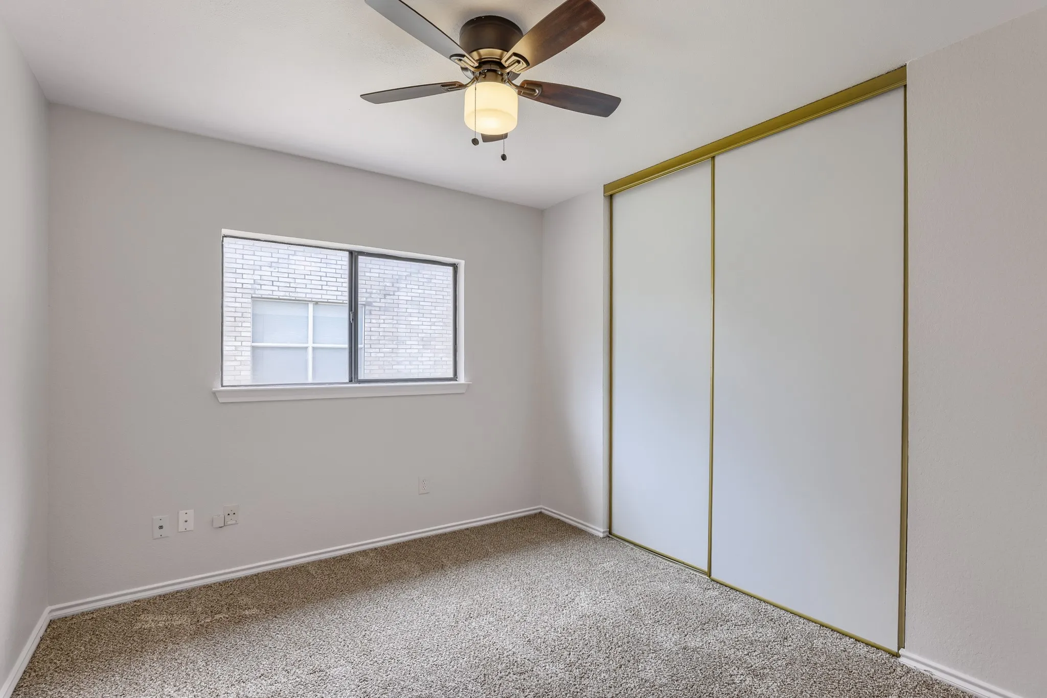 Single Family Residence For Sale in Tarrant County , 2428 Winford Drive, Grand Prairie, Texas 75052, 3 Bedroom, 2 Bathroom, 2 Garage spaces, 1,592 Sqft, built in 1998, mls#21377976, Real Estate Agent in Grand Prairie, Homes For Sale in Tarrant county, Homes For Sale in Grand Prairie, Realtor in Grand Prairie Texas, Real Estate Brokerage Independent Realty Texas, Luminita Cordes Realtor