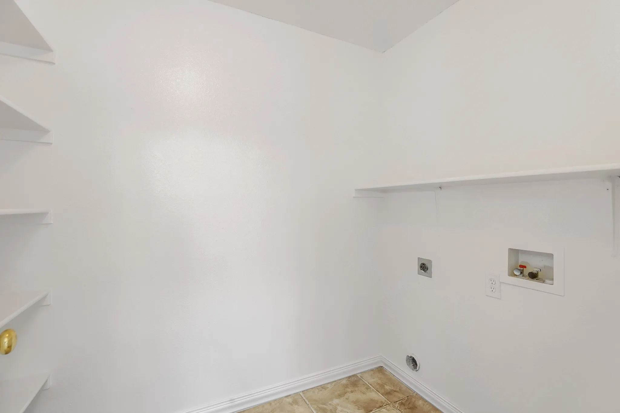 Single Family Residence For Sale in Tarrant County , 2428 Winford Drive, Grand Prairie, Texas 75052, 3 Bedroom, 2 Bathroom, 2 Garage spaces, 1,592 Sqft, built in 1998, mls#21377976, Real Estate Agent in Grand Prairie, Homes For Sale in Tarrant county, Homes For Sale in Grand Prairie, Realtor in Grand Prairie Texas, Real Estate Brokerage Independent Realty Texas, Luminita Cordes Realtor