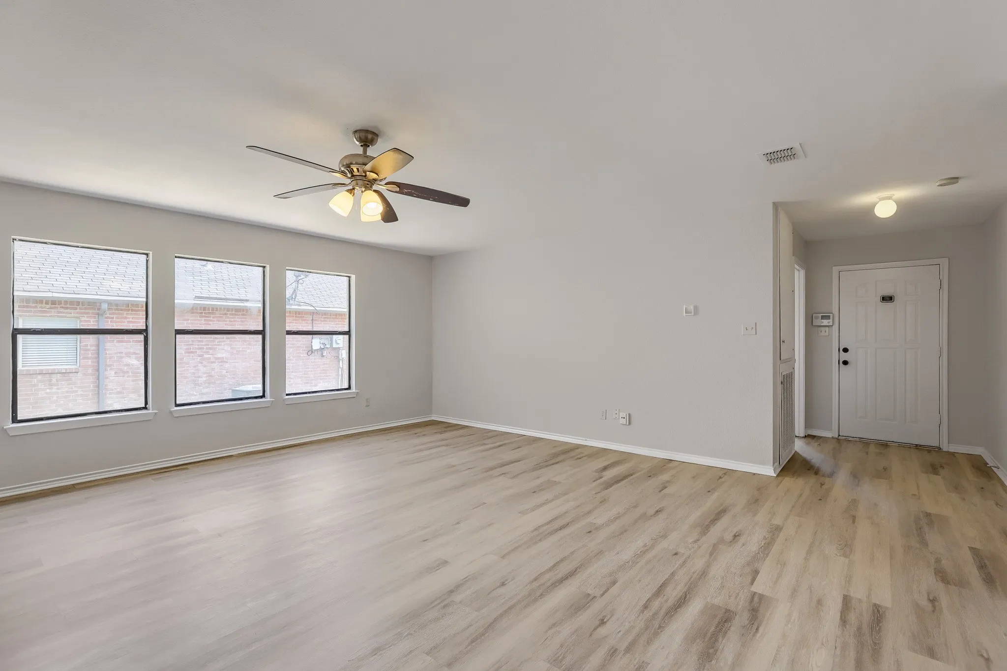 Single Family Residence For Sale in Tarrant County , 2428 Winford Drive, Grand Prairie, Texas 75052, 3 Bedroom, 2 Bathroom, 2 Garage spaces, 1,592 Sqft, built in 1998, mls#21377976, Real Estate Agent in Grand Prairie, Homes For Sale in Tarrant county, Homes For Sale in Grand Prairie, Realtor in Grand Prairie Texas, Real Estate Brokerage Independent Realty Texas, Luminita Cordes Realtor