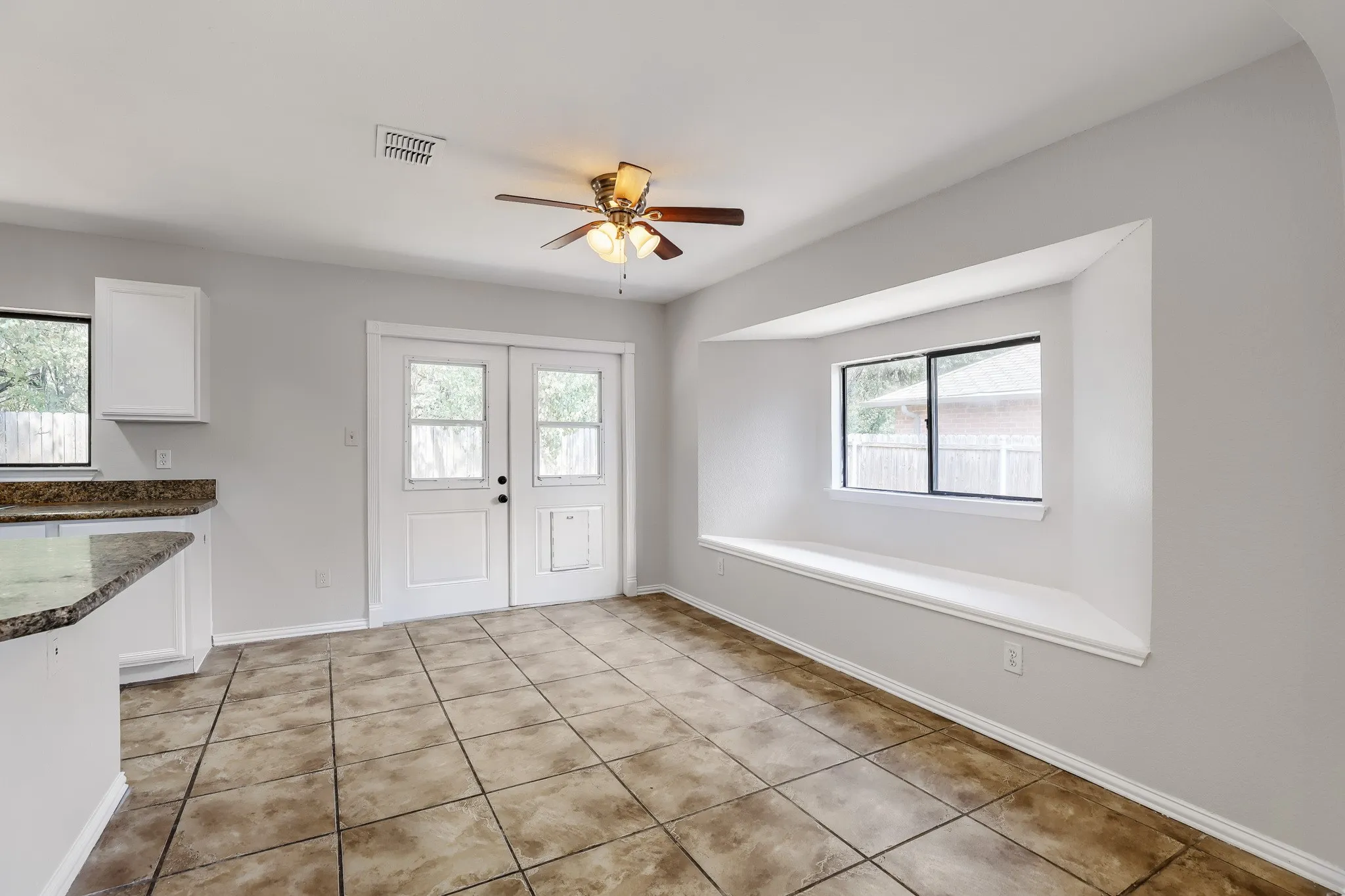 Single Family Residence For Sale in Tarrant County , 2428 Winford Drive, Grand Prairie, Texas 75052, 3 Bedroom, 2 Bathroom, 2 Garage spaces, 1,592 Sqft, built in 1998, mls#21377976, Real Estate Agent in Grand Prairie, Homes For Sale in Tarrant county, Homes For Sale in Grand Prairie, Realtor in Grand Prairie Texas, Real Estate Brokerage Independent Realty Texas, Luminita Cordes Realtor