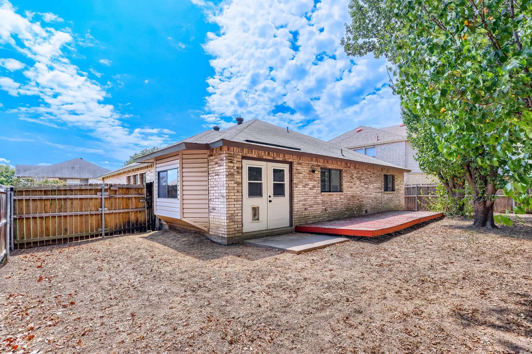 Single Family Residence For Sale in Tarrant County , 2428 Winford Drive, Grand Prairie, Texas 75052, 3 Bedroom, 2 Bathroom, 2 Garage spaces, 1,592 Sqft, built in 1998, mls#21377976, Real Estate Agent in Grand Prairie, Homes For Sale in Tarrant county, Homes For Sale in Grand Prairie, Realtor in Grand Prairie Texas, Real Estate Brokerage Independent Realty Texas, Luminita Cordes Realtor