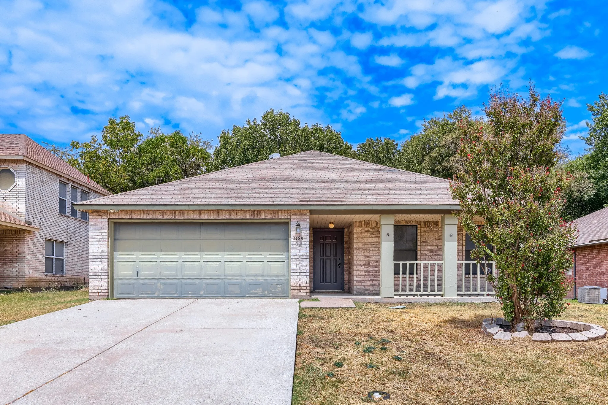 Single Family Residence For Sale in Tarrant County , 2428 Winford Drive, Grand Prairie, Texas 75052, 3 Bedroom, 2 Bathroom, 2 Garage spaces, 1,592 Sqft, built in 1998, mls#21377976, Real Estate Agent in Grand Prairie, Homes For Sale in Tarrant county, Homes For Sale in Grand Prairie, Realtor in Grand Prairie Texas, Real Estate Brokerage Independent Realty Texas, Luminita Cordes Realtor