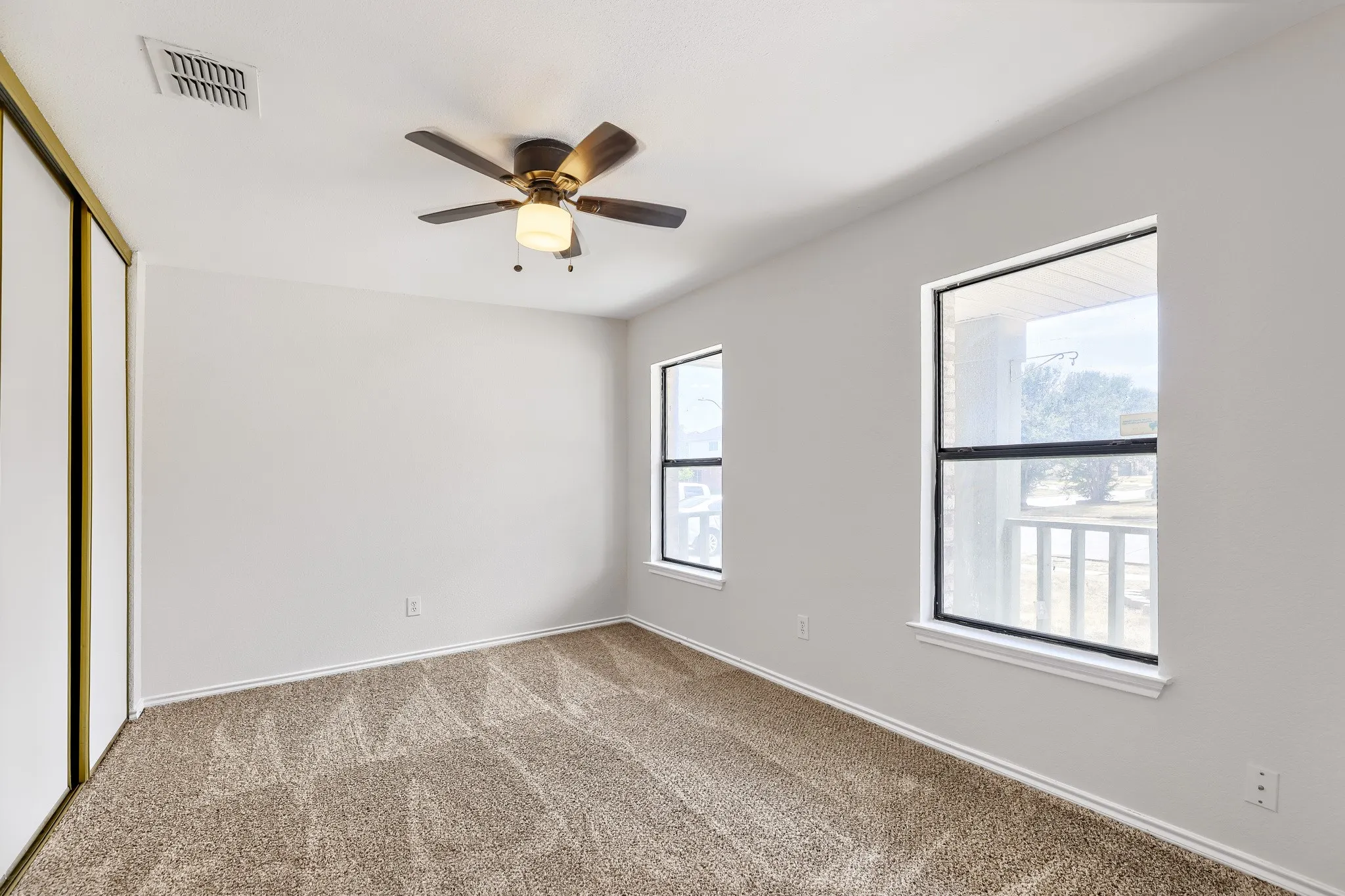 Single Family Residence For Sale in Tarrant County , 2428 Winford Drive, Grand Prairie, Texas 75052, 3 Bedroom, 2 Bathroom, 2 Garage spaces, 1,592 Sqft, built in 1998, mls#21377976, Real Estate Agent in Grand Prairie, Homes For Sale in Tarrant county, Homes For Sale in Grand Prairie, Realtor in Grand Prairie Texas, Real Estate Brokerage Independent Realty Texas, Luminita Cordes Realtor