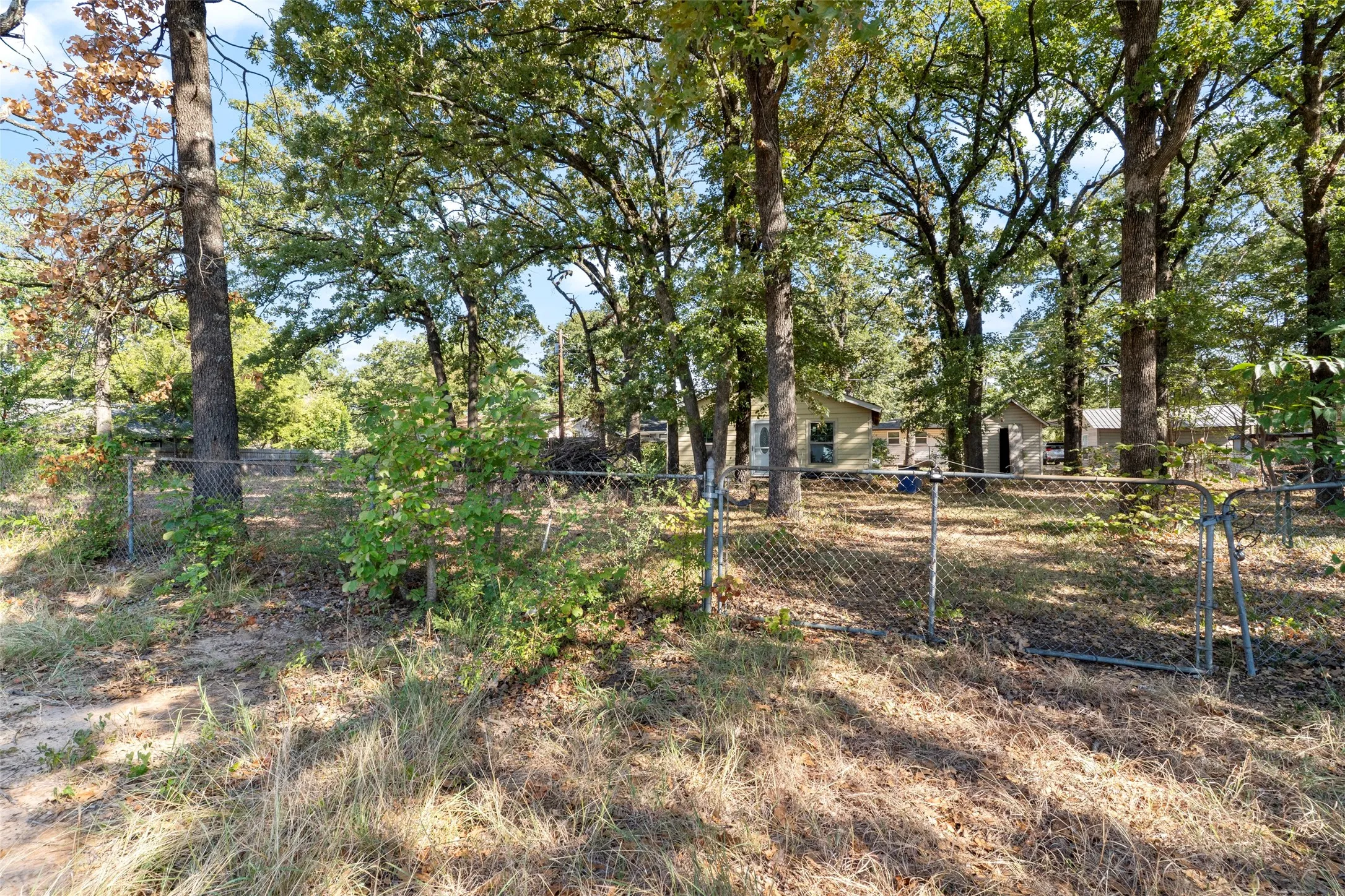 Single Family Residence For Sale in Henderson County , 134 Wildgrove Drive, Gun Barrel City, Texas 75156, 3 Bedroom, 0, Garage spaces, 816 Sqft, built in 1970, mls#21369000, Real Estate Agent in Gun Barrel City, Homes For Sale in Henderson county, Homes For Sale in Gun Barrel City, Realtor in Gun Barrel City Texas, Real Estate Brokerage Independent Realty Texas, Luminita Cordes Realtor