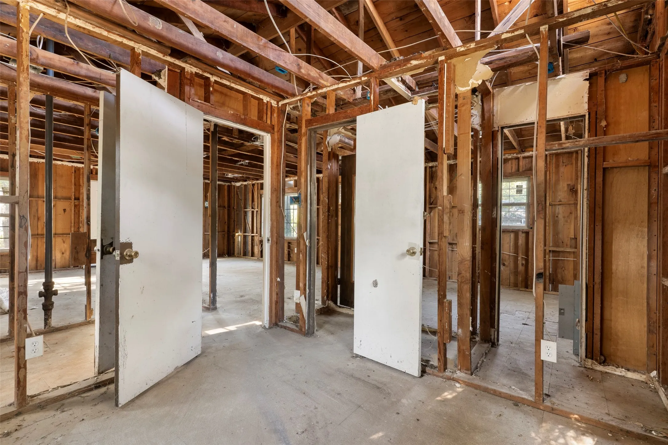 Single Family Residence For Sale in Henderson County , 134 Wildgrove Drive, Gun Barrel City, Texas 75156, 3 Bedroom, 0, Garage spaces, 816 Sqft, built in 1970, mls#21369000, Real Estate Agent in Gun Barrel City, Homes For Sale in Henderson county, Homes For Sale in Gun Barrel City, Realtor in Gun Barrel City Texas, Real Estate Brokerage Independent Realty Texas, Luminita Cordes Realtor